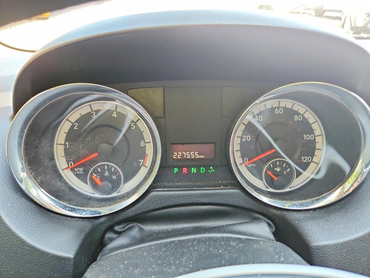 2014 Dodge Grand Caravan Sxt Silver vin: 2C4RDGCGXER253868