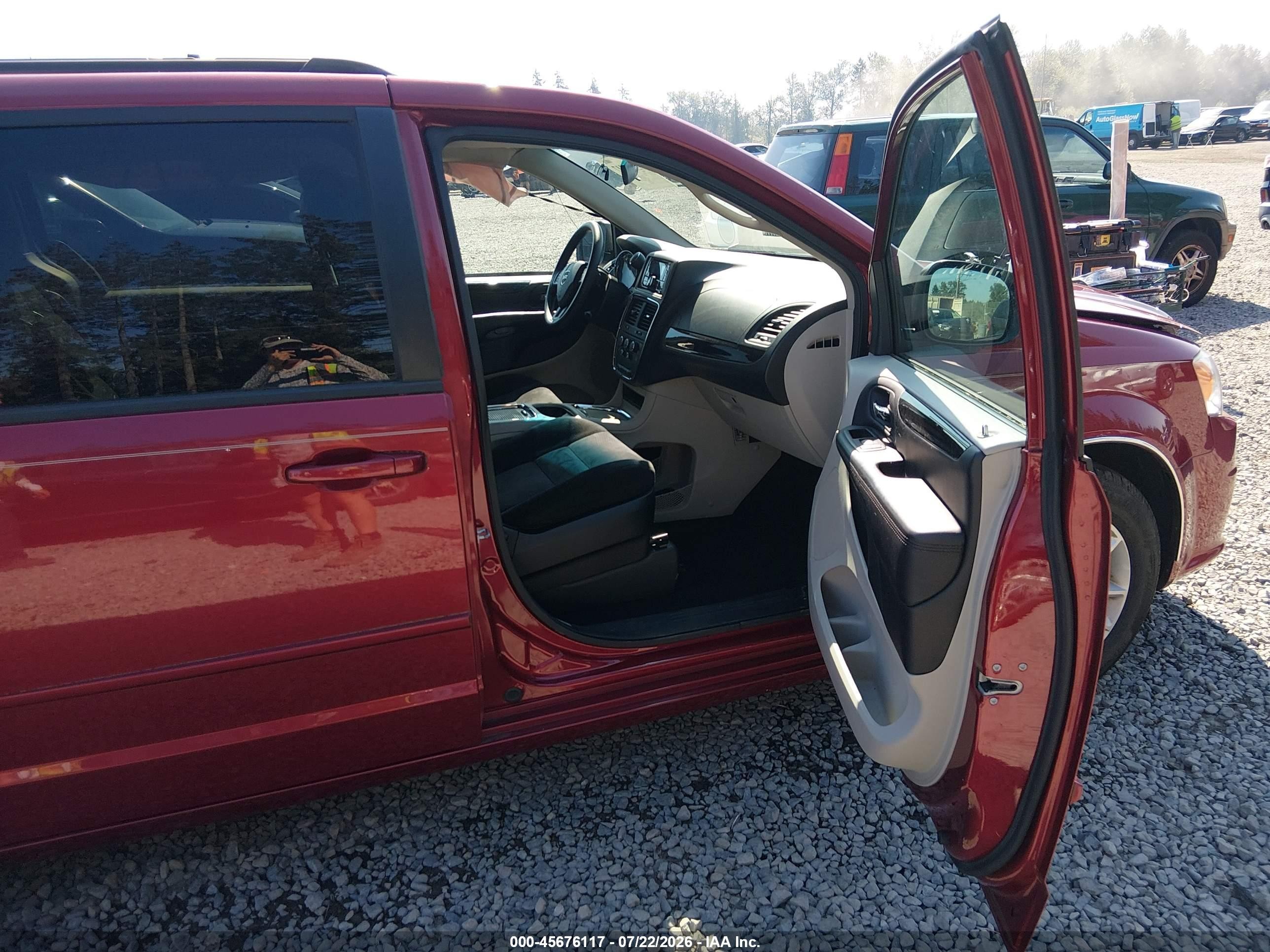 2014 Dodge Grand Caravan Sxt Red vin: 2C4RDGCGXER392284