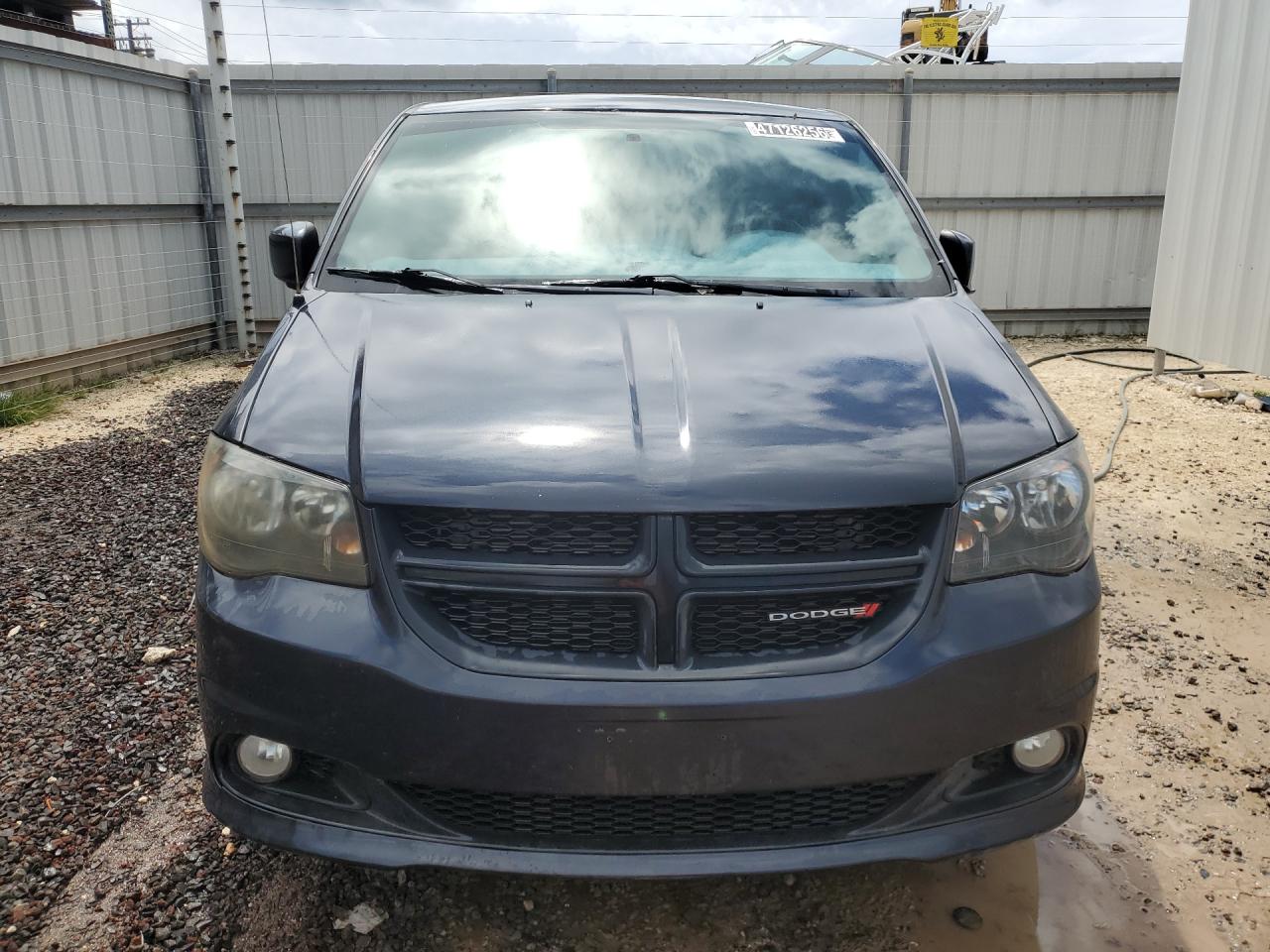2014 Dodge Grand Caravan Sxt Blue vin: 2C4RDGCGXER462608 Damage: Front Bumper/Cover, Chipped, 10 Or More
