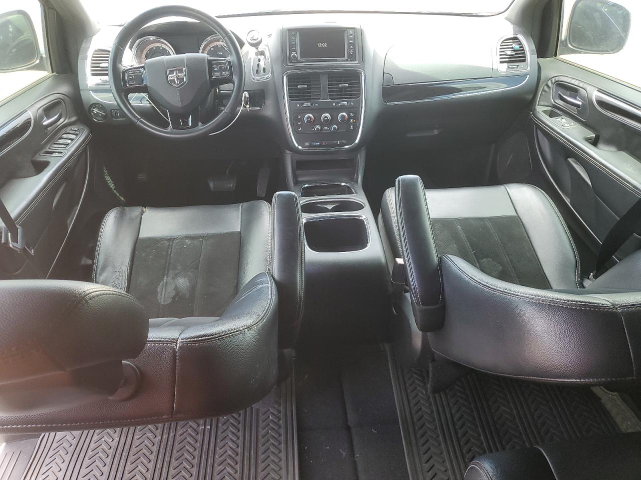 2014 Dodge Grand Caravan Sxt Blue vin: 2C4RDGCGXER462608 Damage: Left Front Seat Cushion, Torn, 4 To 5 Inches