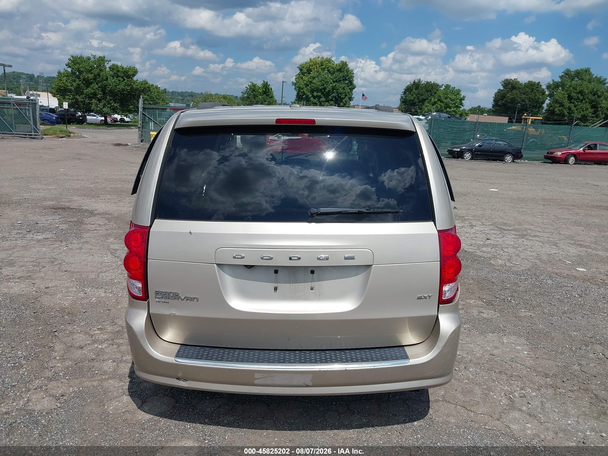 2015 Dodge Grand Caravan Sxt Серебряный vin: 2C4RDGCGXFR524753