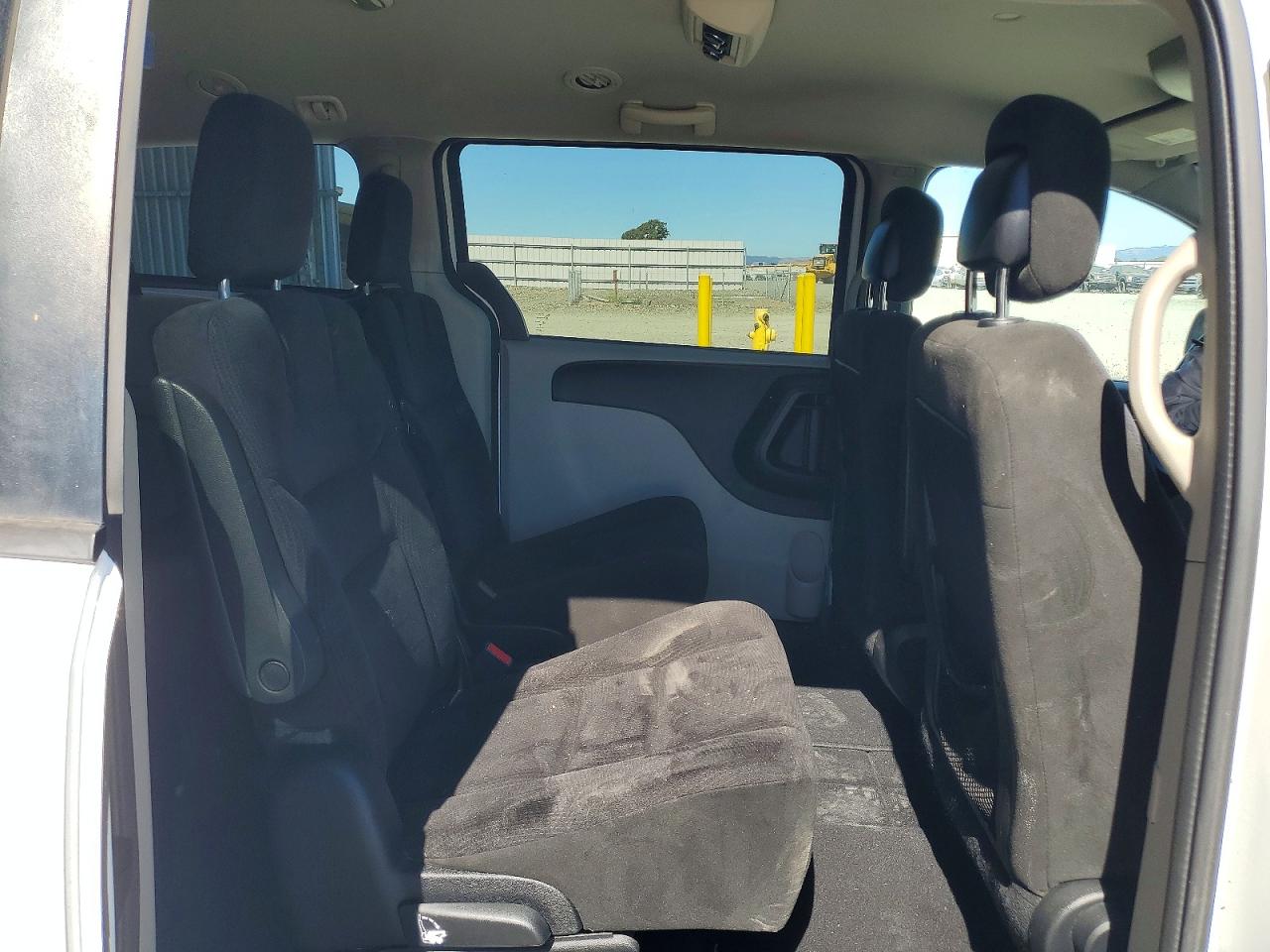 2015 Dodge Caravan White vin: 2C4RDGCGXFR541178