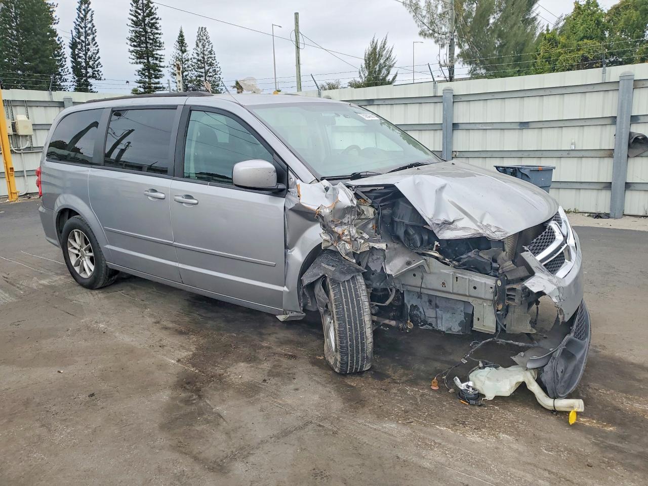 2015 Dodge Grand Caravan Sxt Silver vin: 2C4RDGCGXFR549104