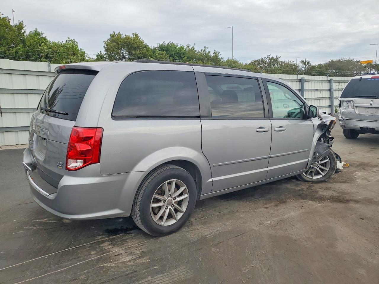 2015 Dodge Grand Caravan Sxt Silver vin: 2C4RDGCGXFR549104
