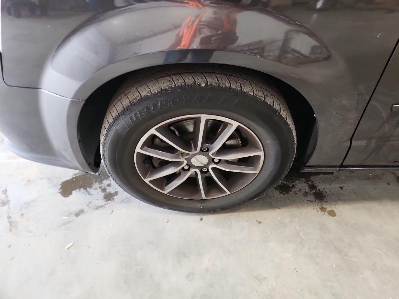2017 Dodge Grand Caravan Sxt Gray vin: 2C4RDGCGXHR749029 Damage: Left Front Tire, Worn, Replacement Required