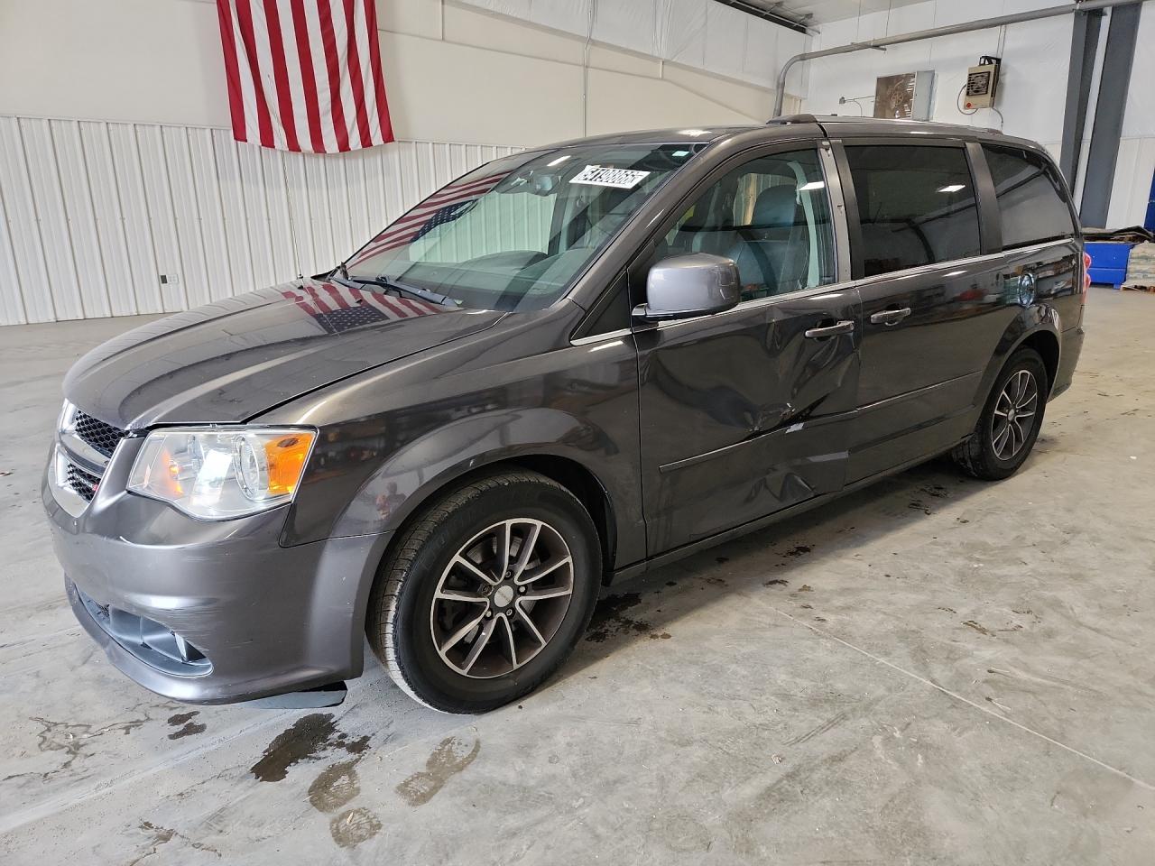 2017 Dodge Grand Caravan Sxt Gray vin: 2C4RDGCGXHR749029 Damage: Left Front Door, Severe Damage, Replacement Required