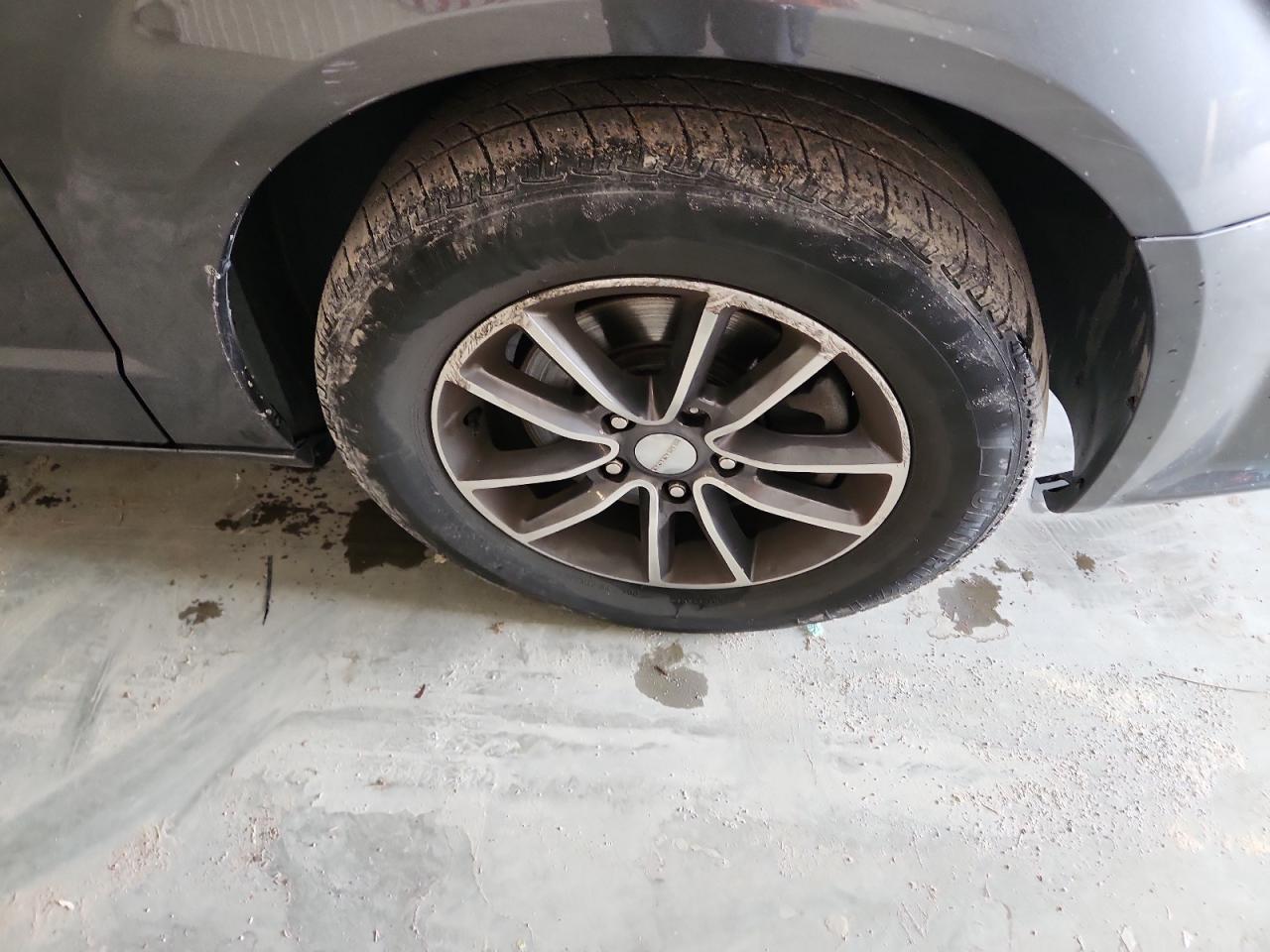 2017 Dodge Grand Caravan Sxt Gray vin: 2C4RDGCGXHR749029 Damage: Right Front Wheel, Curb Rash, > 12 Inches