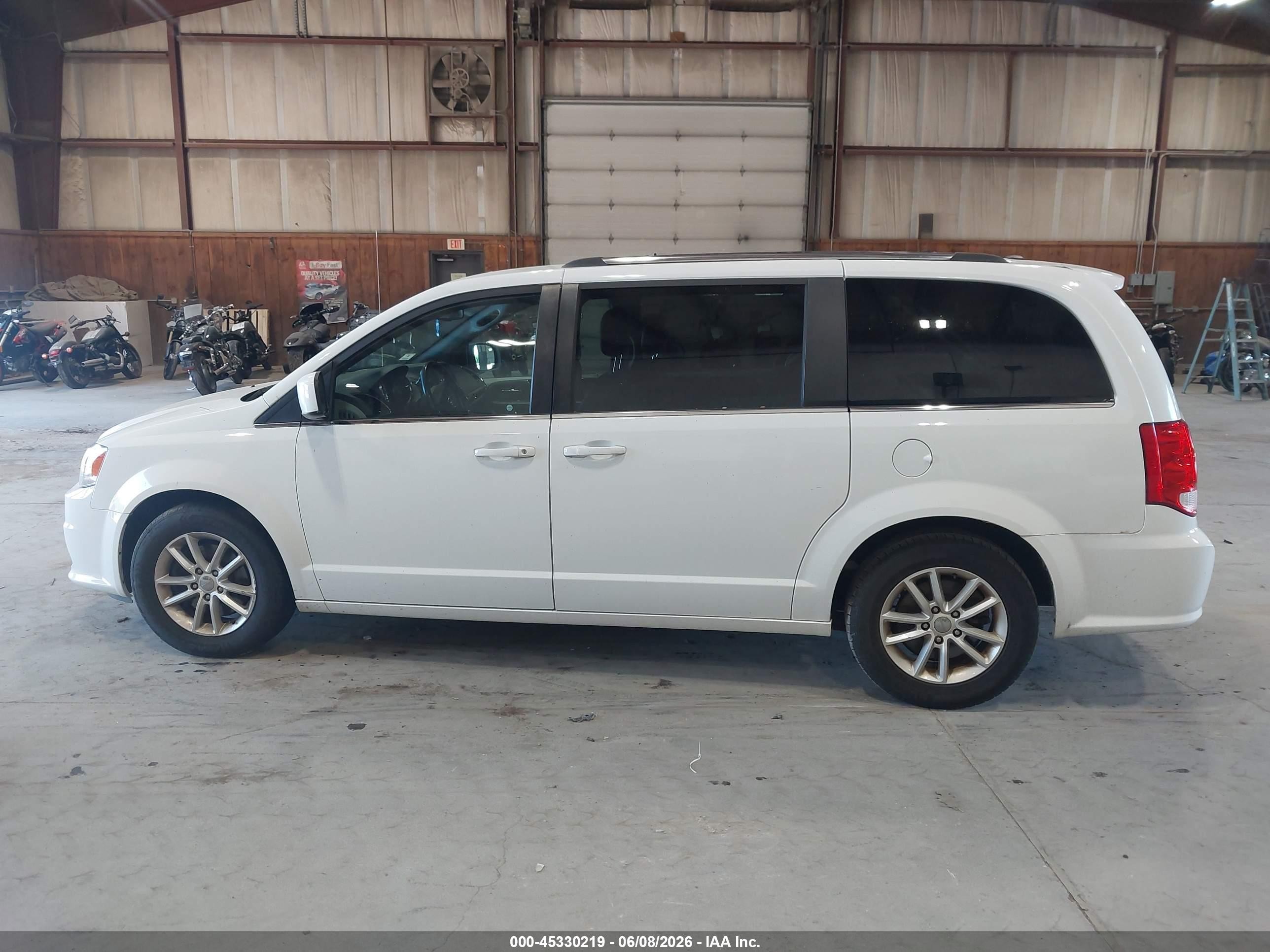 2018 Dodge Grand Caravan Sxt White vin: 2C4RDGCGXJR224512