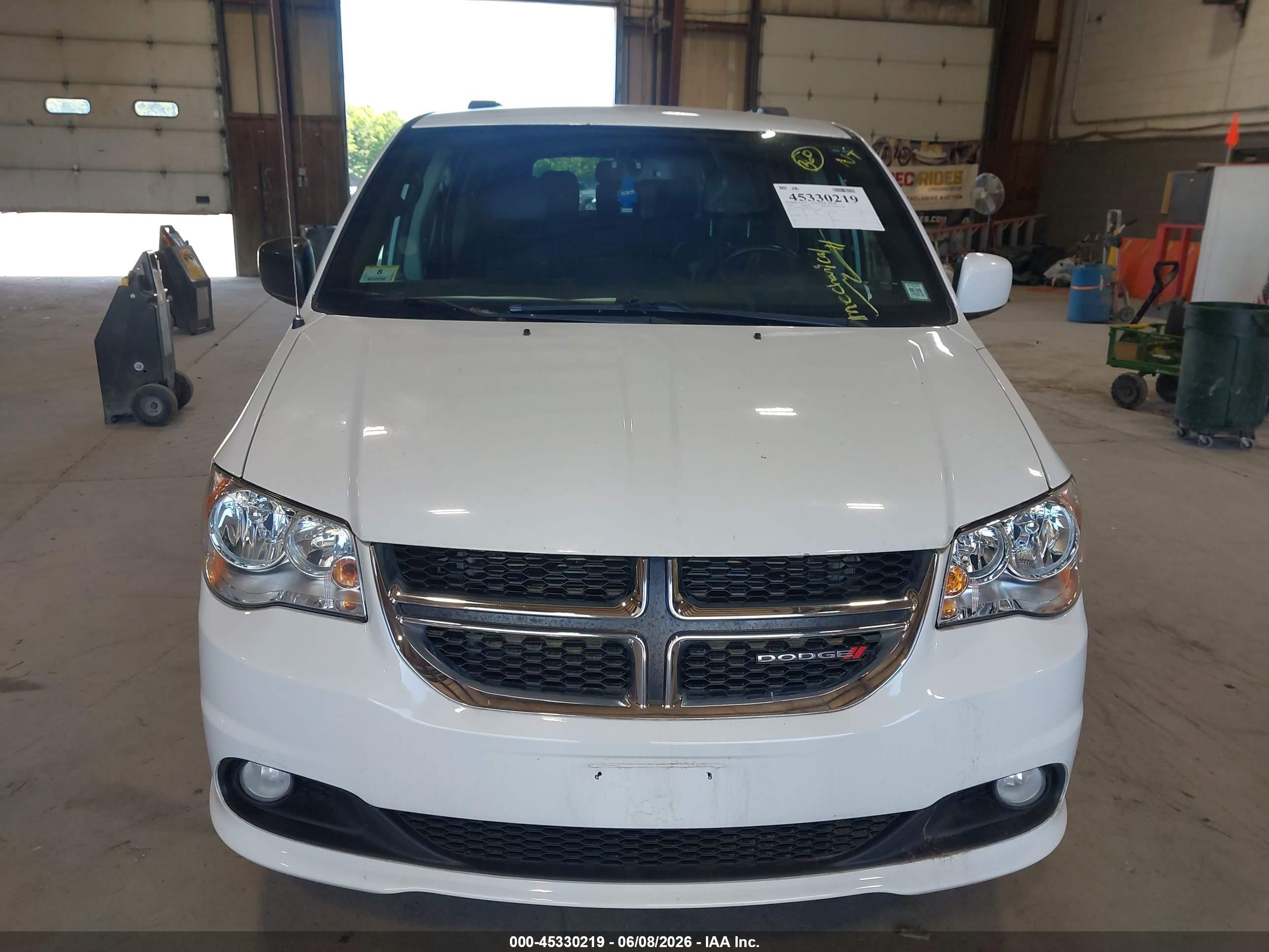 2018 Dodge Grand Caravan Sxt White vin: 2C4RDGCGXJR224512