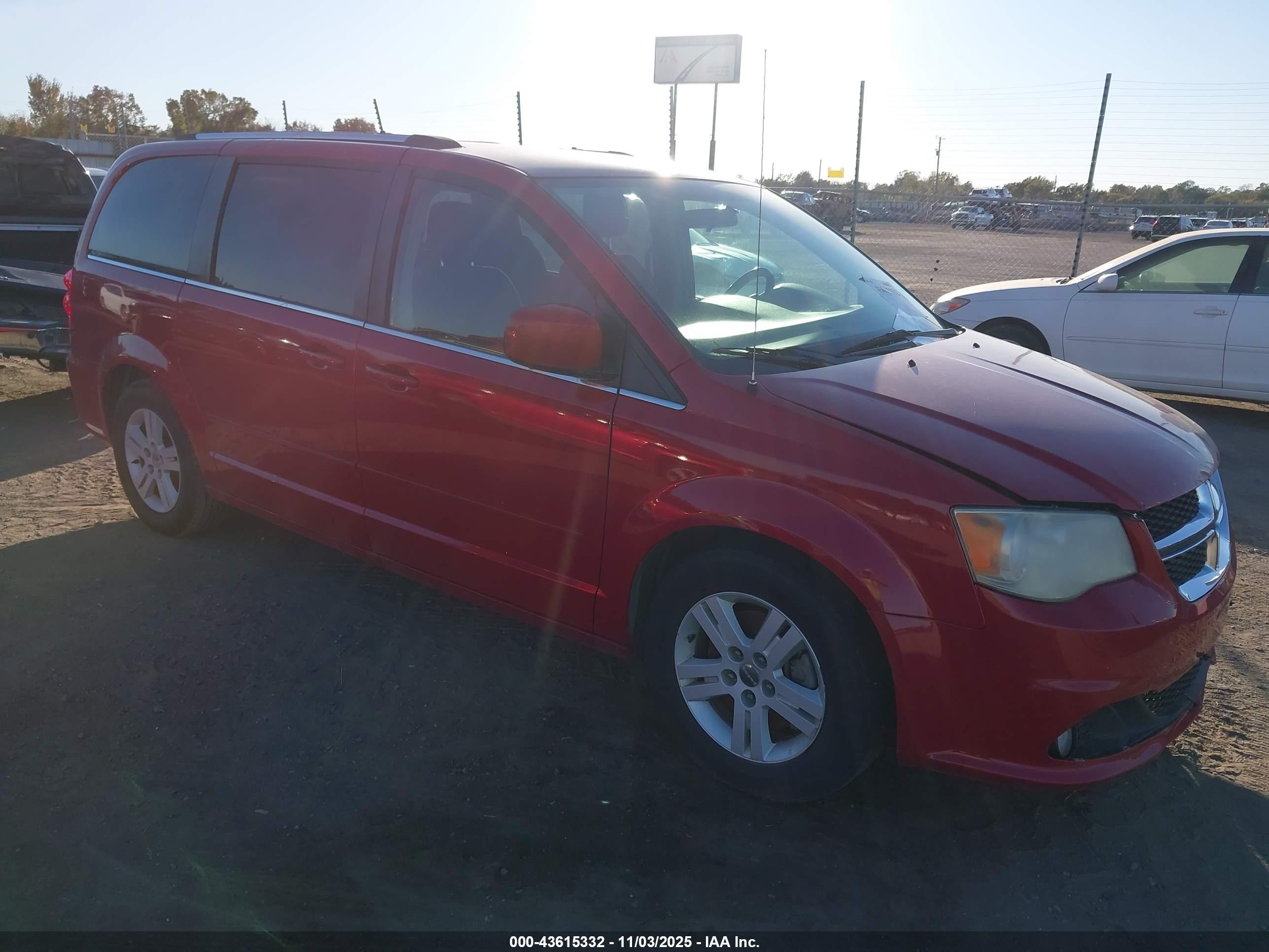 2013 Dodge Grand Caravan Crew Red vin: 2C4RDGDG1DR800765