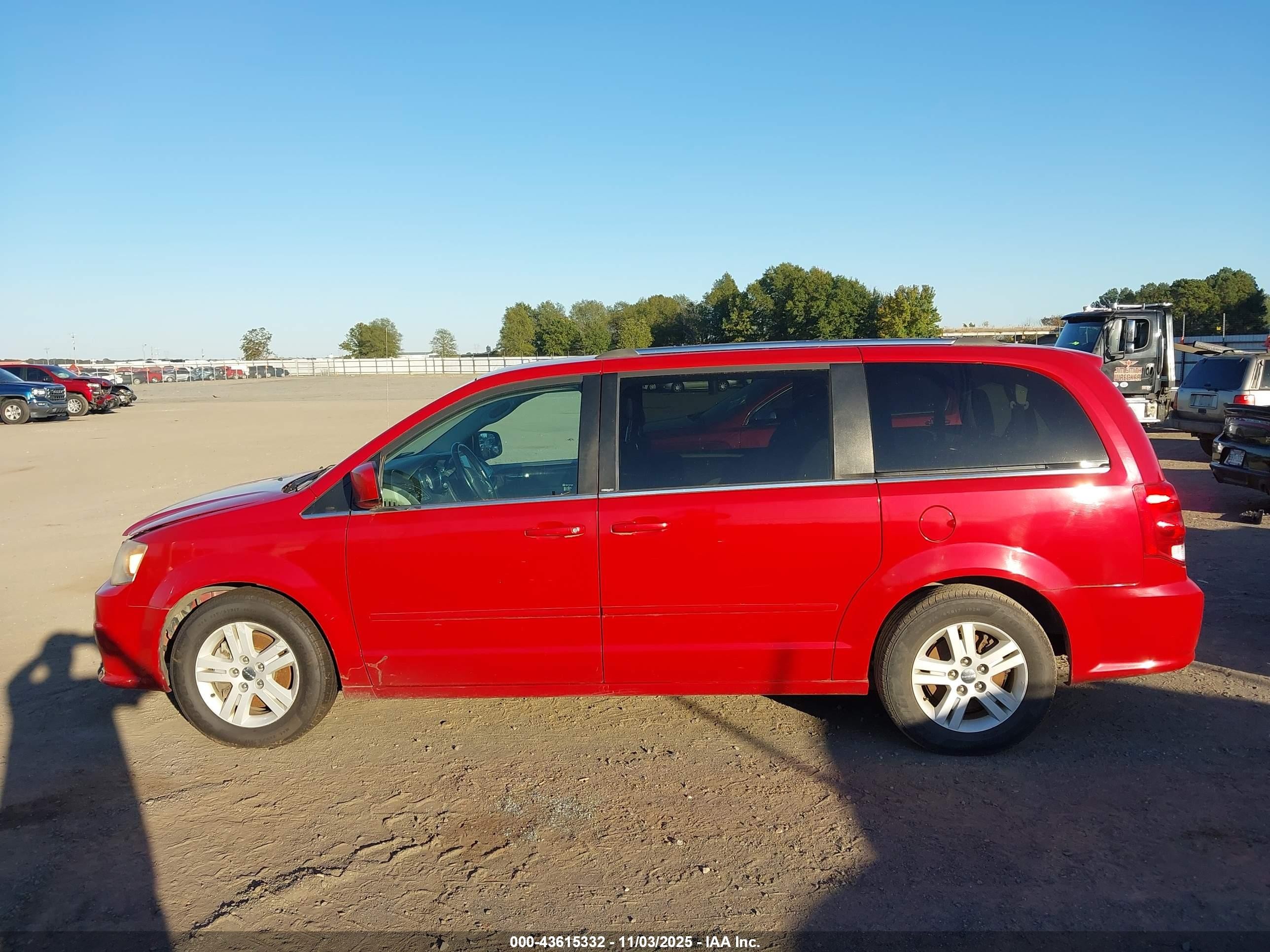 2013 Dodge Grand Caravan Crew Red vin: 2C4RDGDG1DR800765