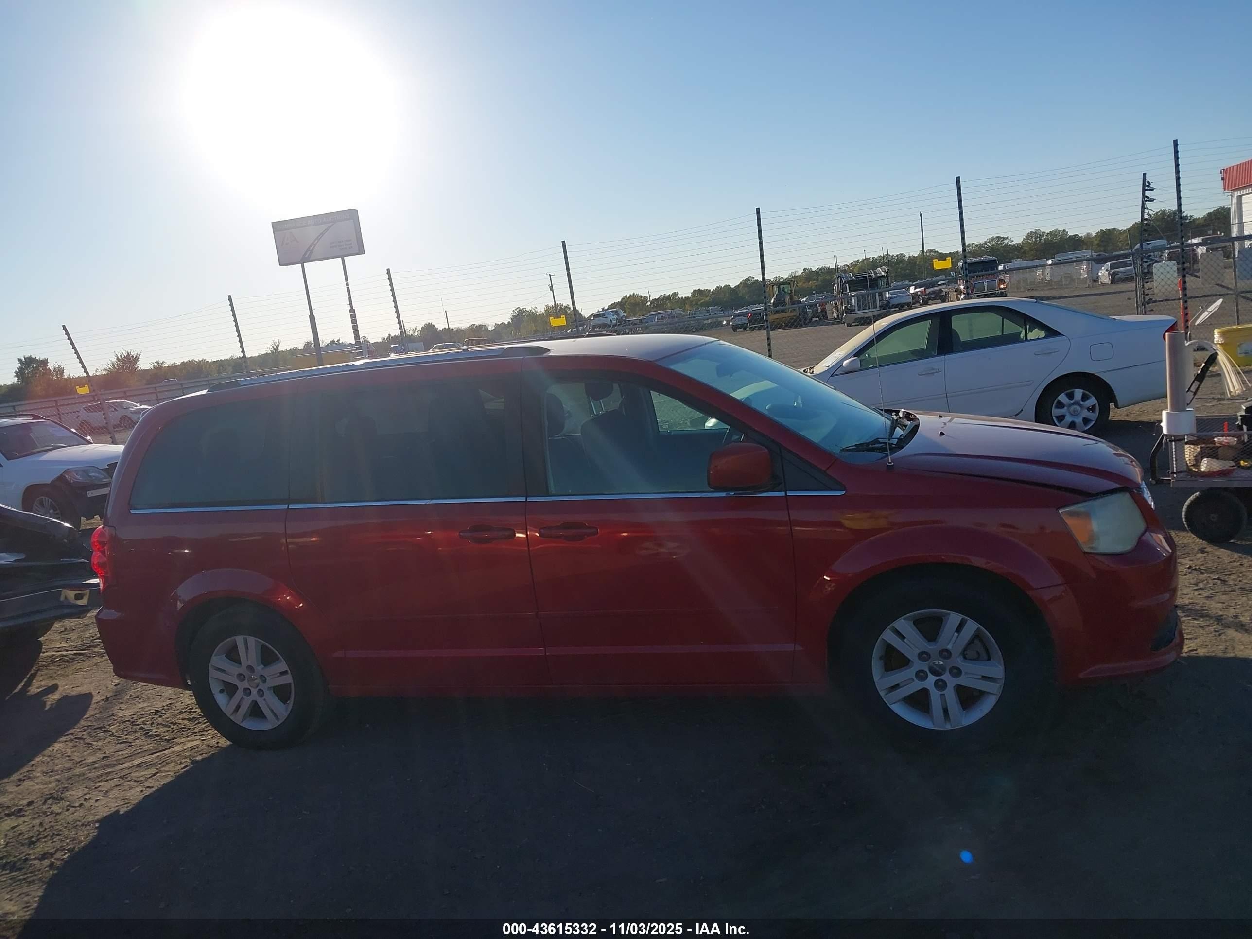 2013 Dodge Grand Caravan Crew Red vin: 2C4RDGDG1DR800765