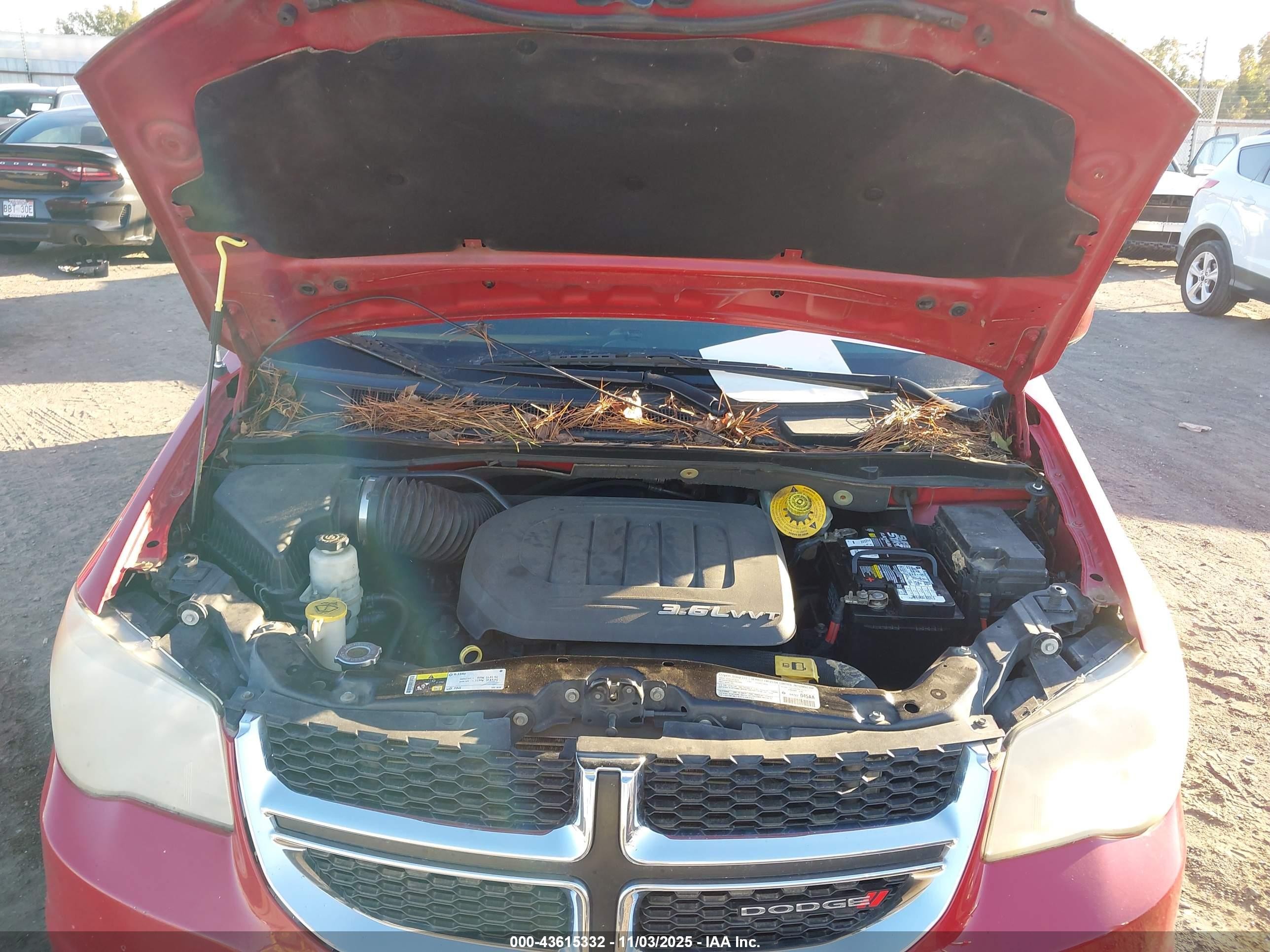 2013 Dodge Grand Caravan Crew Red vin: 2C4RDGDG1DR800765
