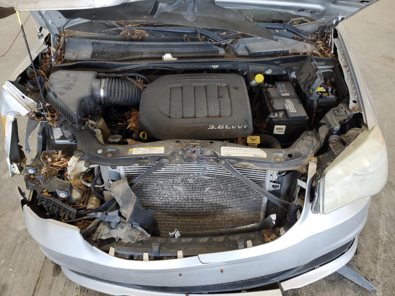 2012 Dodge Grand Caravan Crew Silver vin: 2C4RDGDG2CR138631