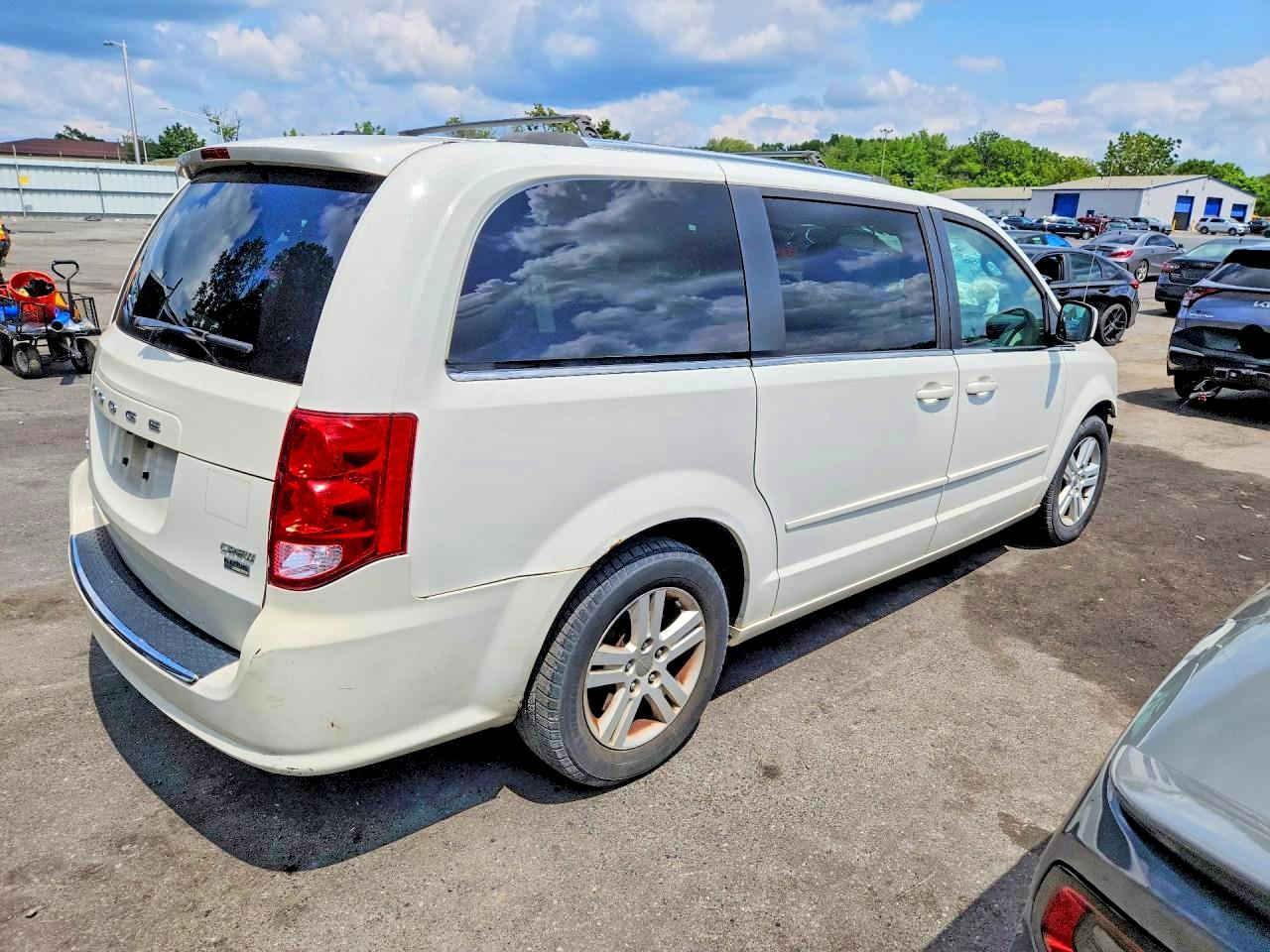 2013 Dodge Grand Caravan Crew White vin: 2C4RDGDG2DR586370