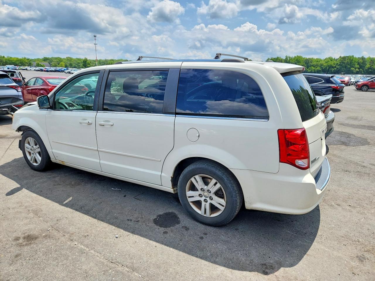 2013 Dodge Grand Caravan Crew White vin: 2C4RDGDG2DR586370