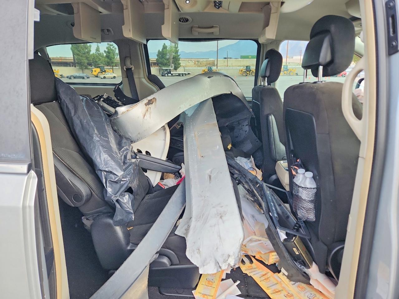 2012 Dodge Grand Caravan Crew Silver vin: 2C4RDGDG3CR110885