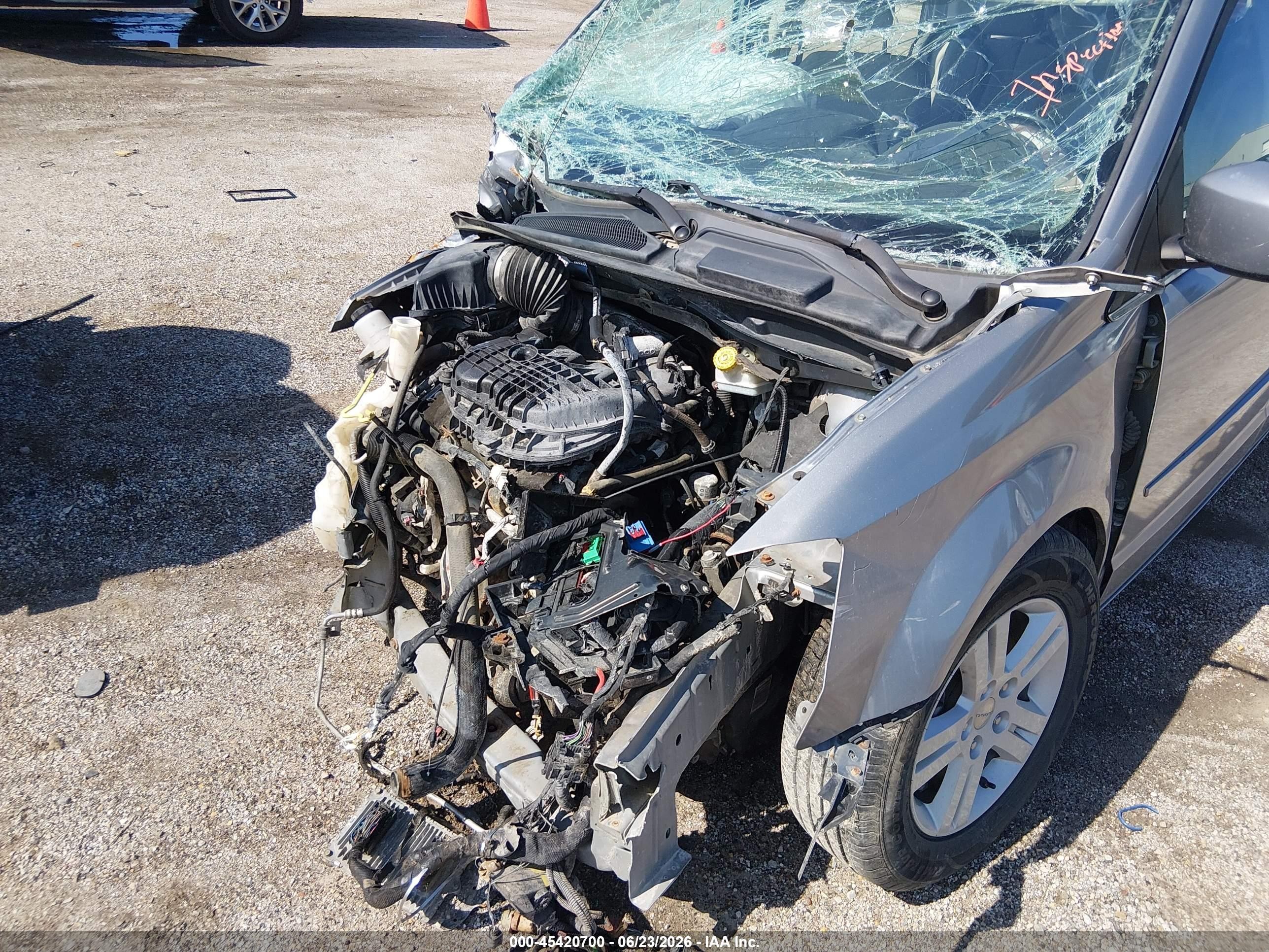2013 Dodge Grand Caravan Crew Silver vin: 2C4RDGDG4DR617862