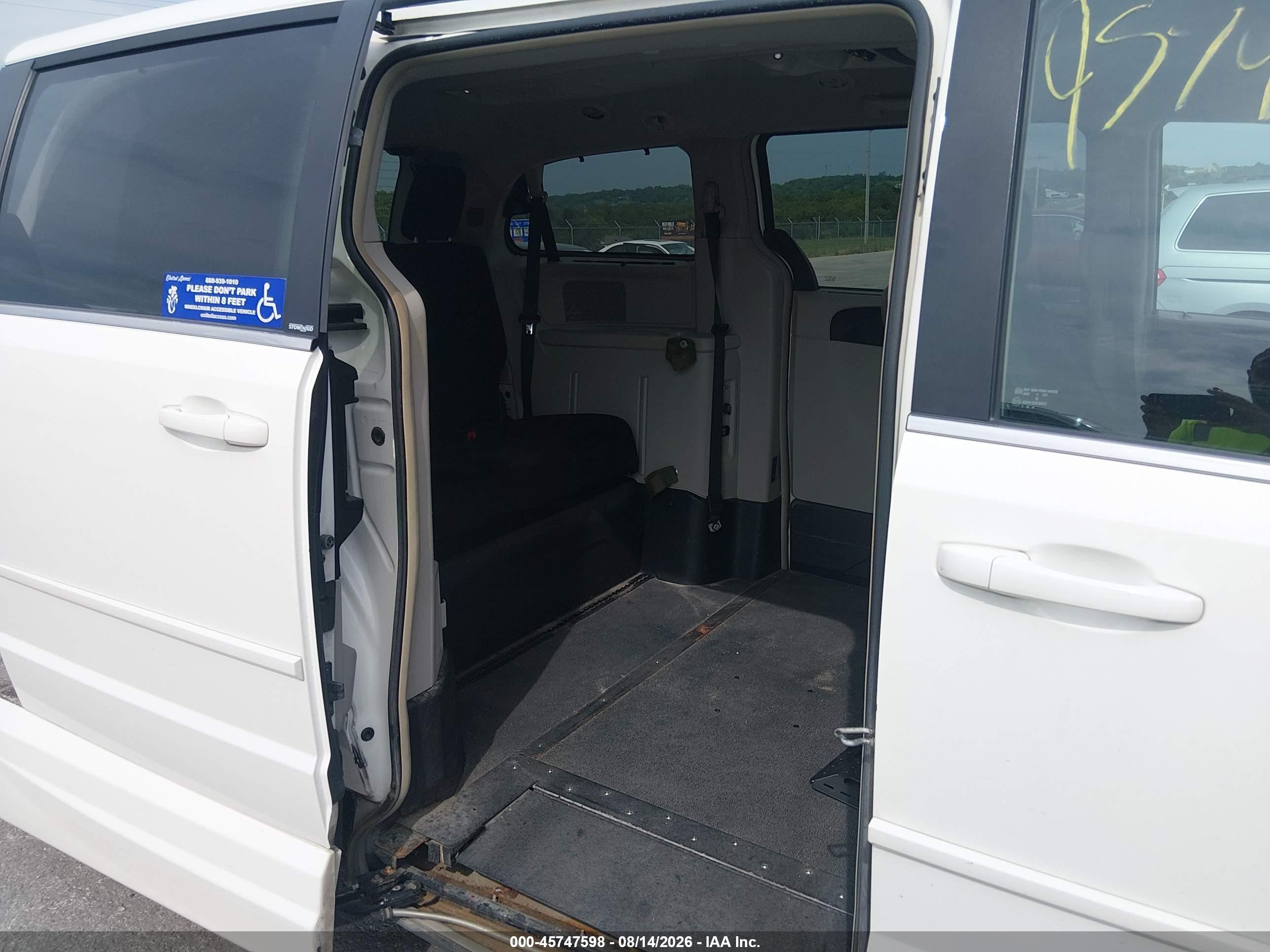 2012 Dodge Grand Caravan Crew White vin: 2C4RDGDG5CR115375
