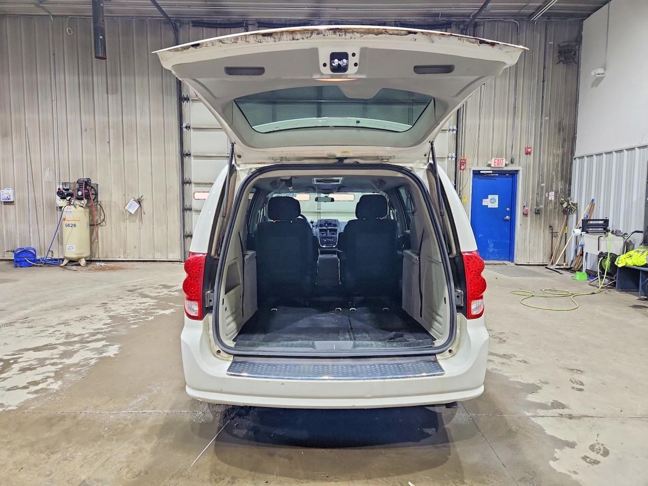2012 Dodge Grand Caravan Crew White vin: 2C4RDGDG6CR111996