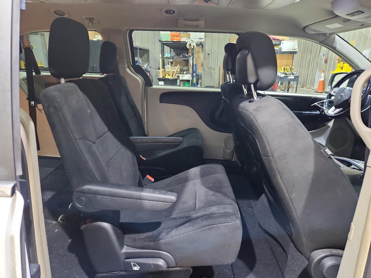 2012 Dodge Grand Caravan Crew White vin: 2C4RDGDG6CR111996