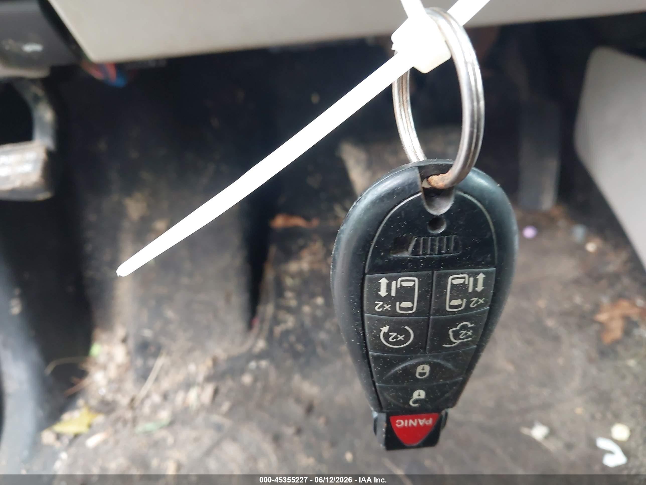 2013 Dodge Grand Caravan Crew Silver vin: 2C4RDGDG7DR765469