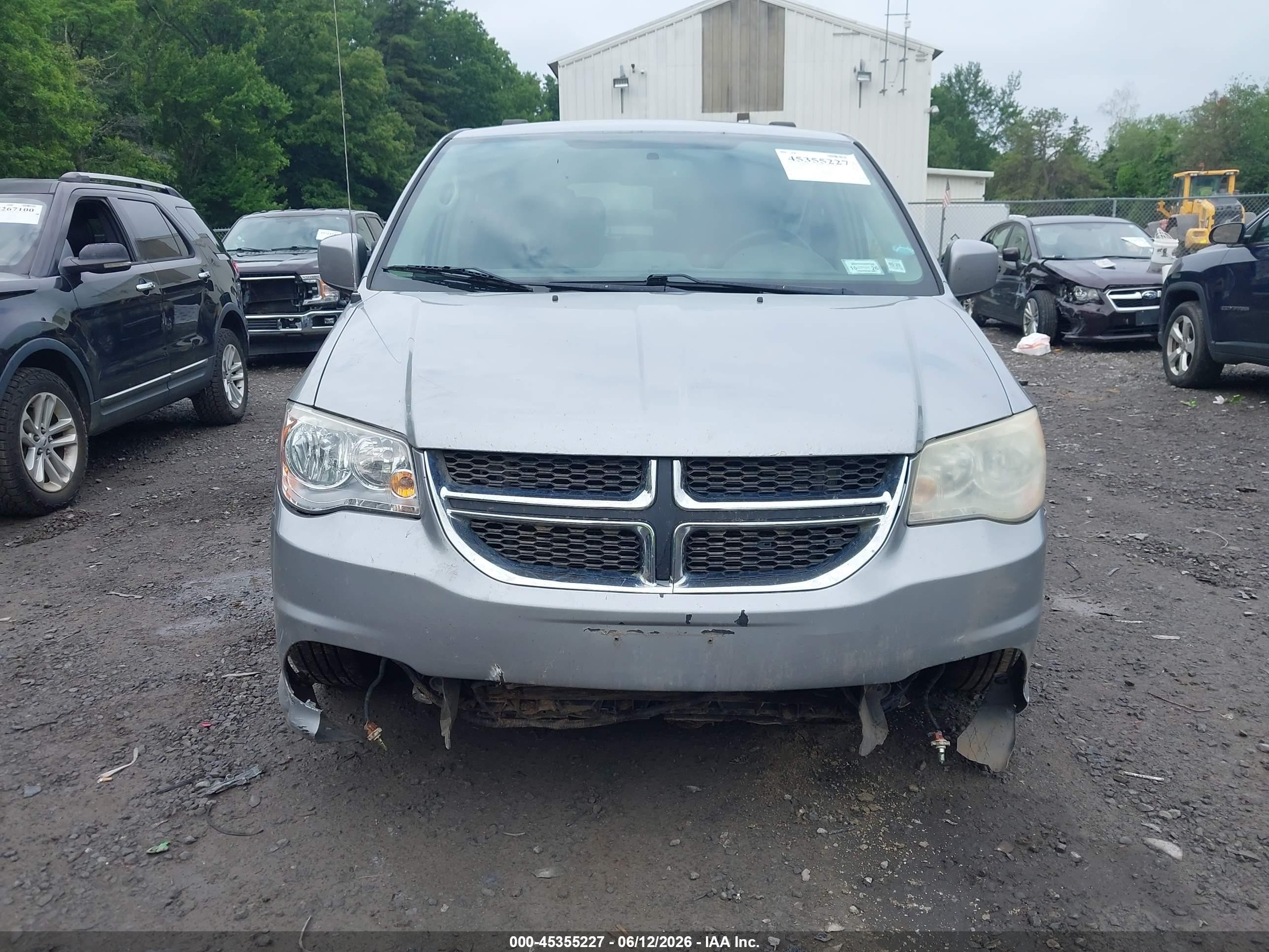 2013 Dodge Grand Caravan Crew Silver vin: 2C4RDGDG7DR765469