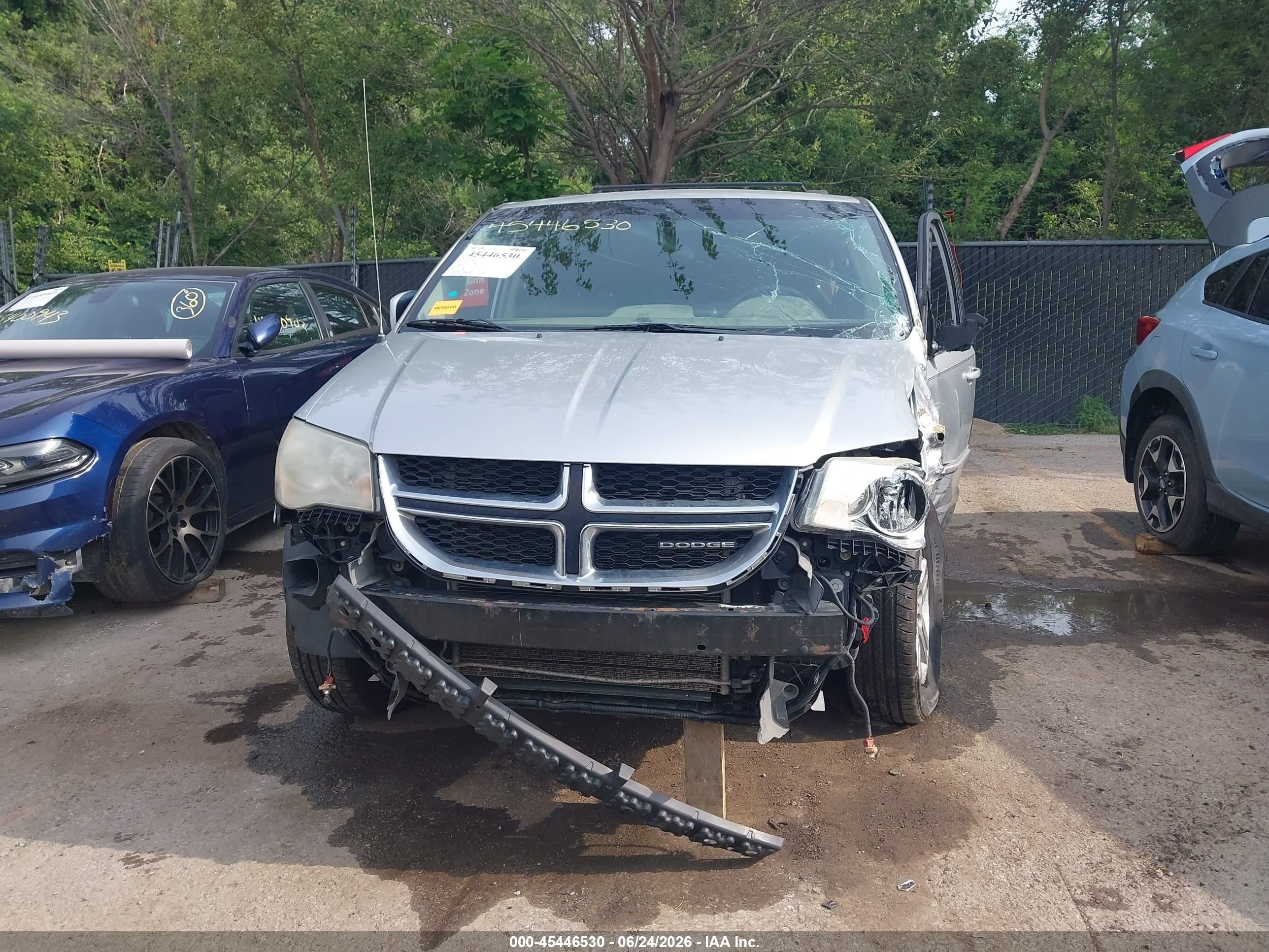 2012 Dodge Grand Caravan Crew Silver vin: 2C4RDGDG8CR193438