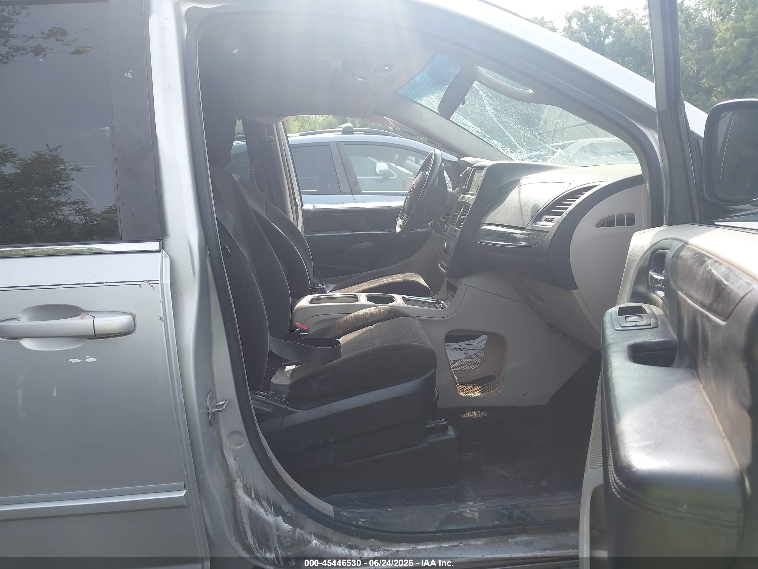 2012 Dodge Grand Caravan Crew Silver vin: 2C4RDGDG8CR193438