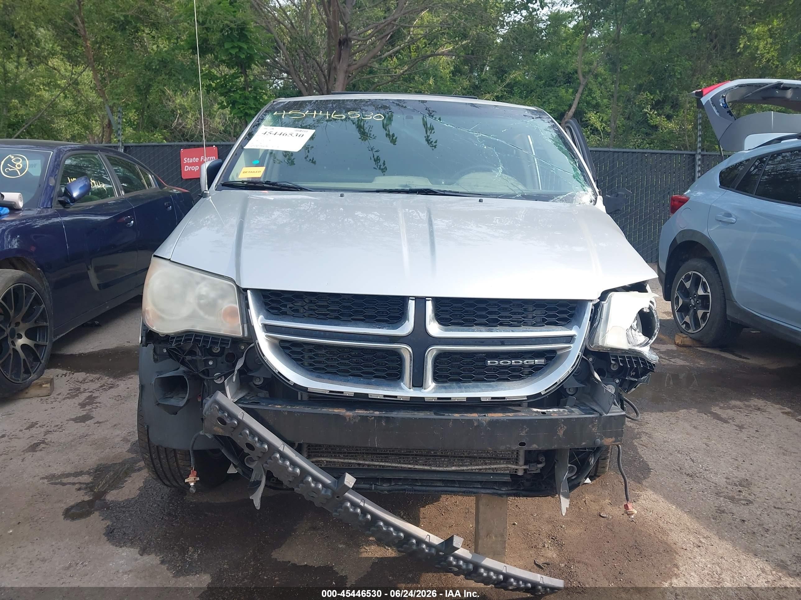 2012 Dodge Grand Caravan Crew Silver vin: 2C4RDGDG8CR193438
