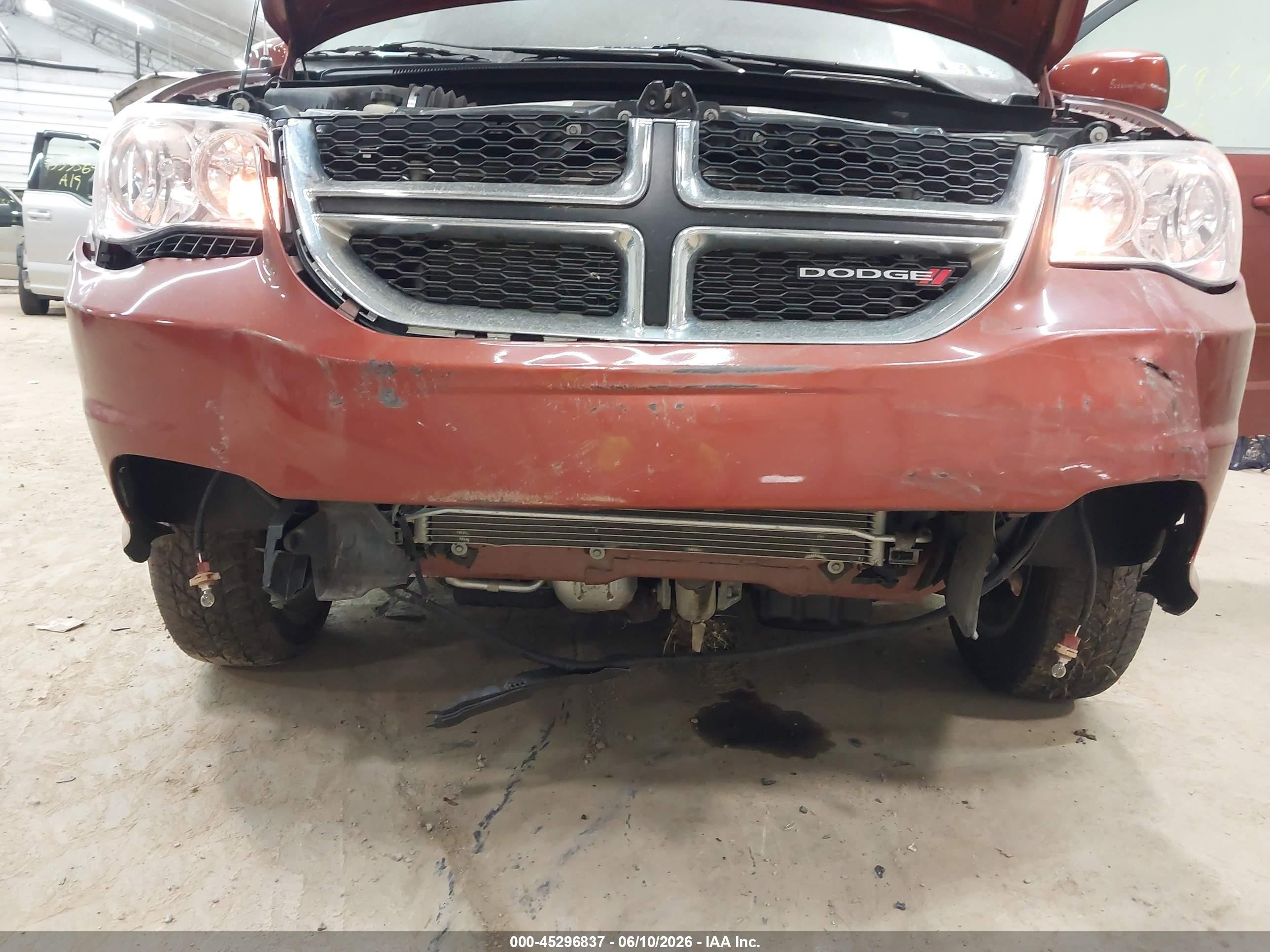 2012 Dodge Grand Caravan Crew Orange vin: 2C4RDGDG8CR281308