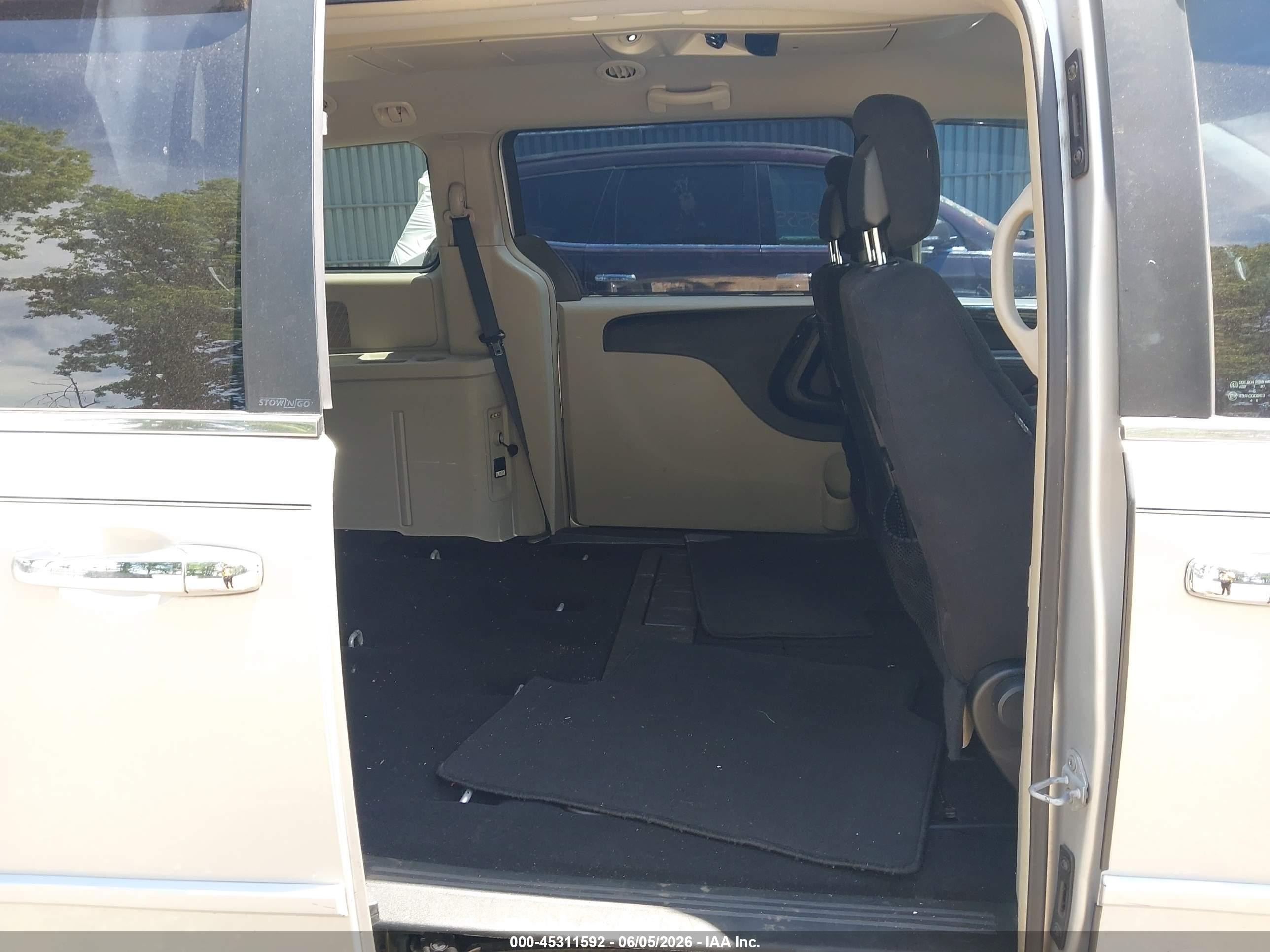 2012 Dodge Grand Caravan Crew Серебряный vin: 2C4RDGDG9CR235793