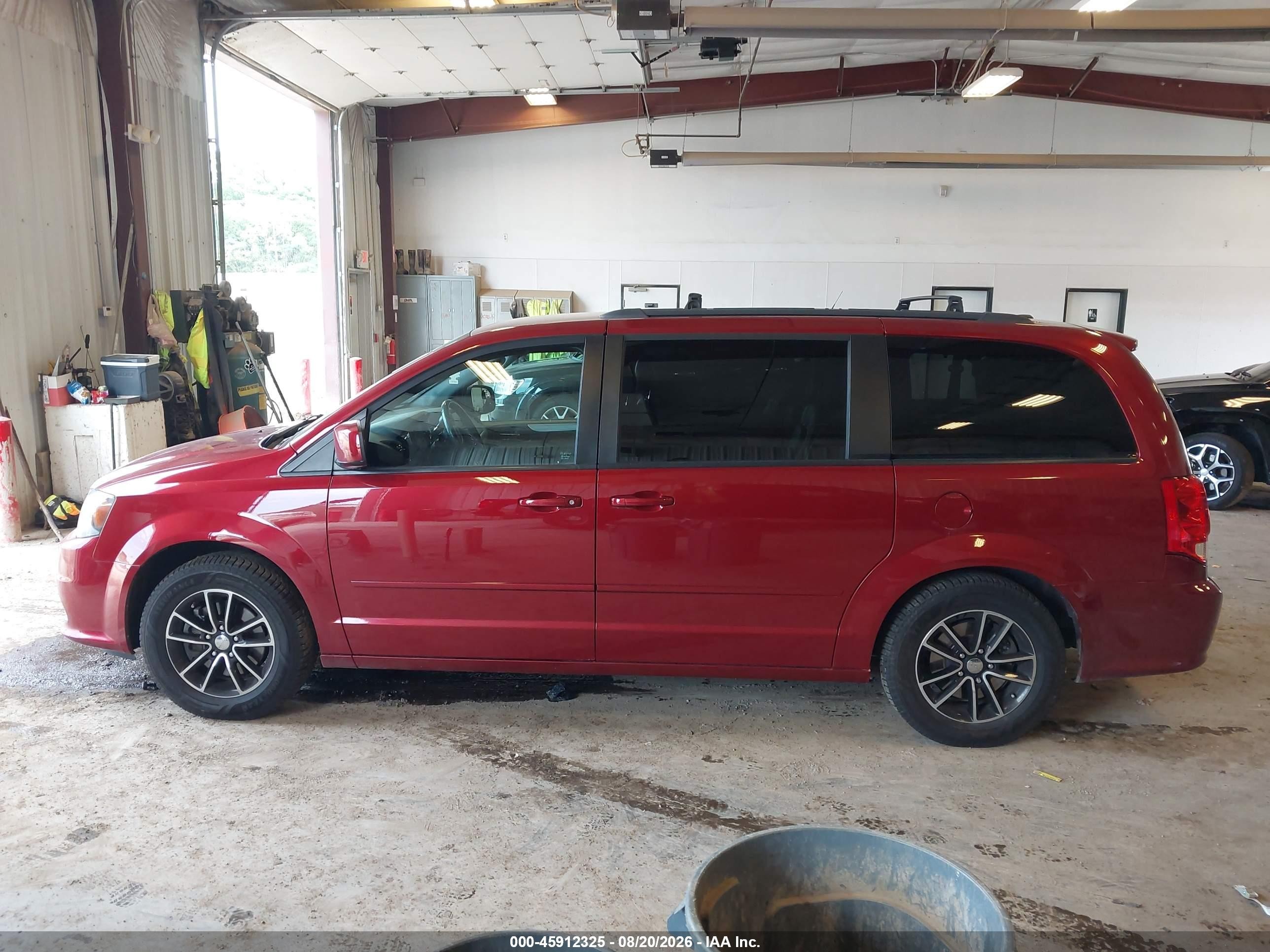 2015 Dodge Grand Caravan R/t Red vin: 2C4RDGEG0FR653873