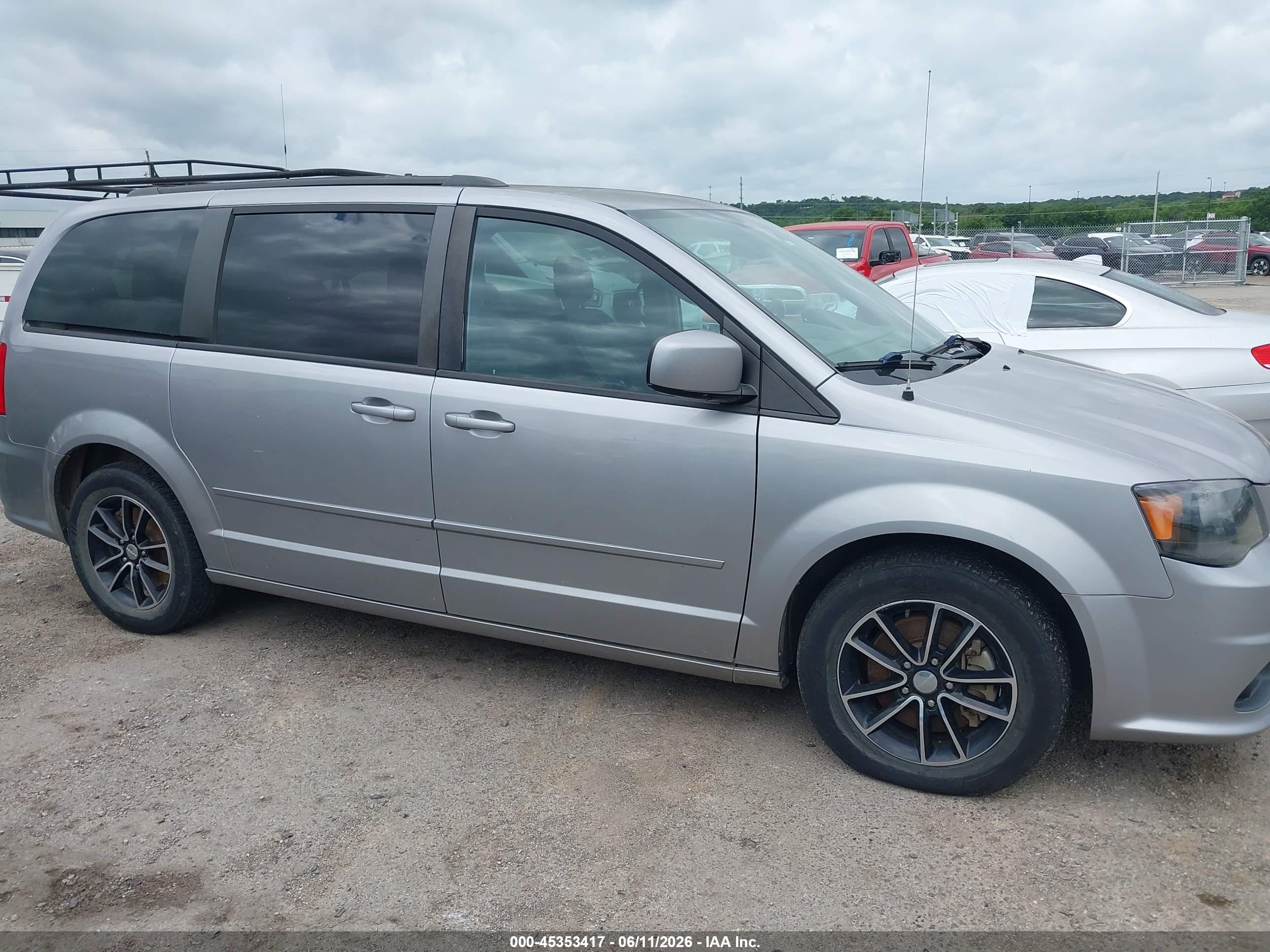 2017 Dodge Grand Caravan Gt Серебряный vin: 2C4RDGEG0HR712911
