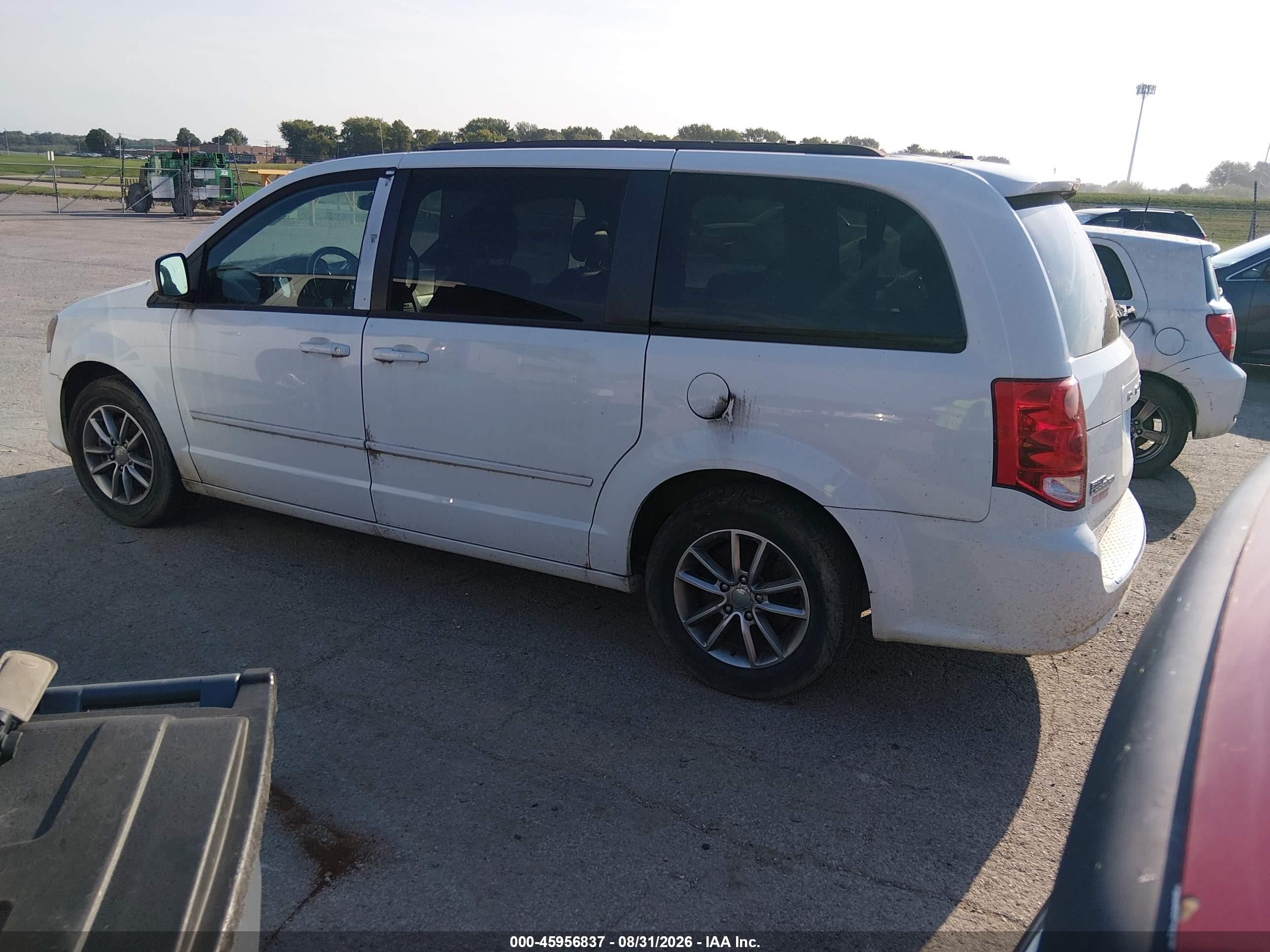 2014 Dodge Grand Caravan R/t White vin: 2C4RDGEG1ER465975