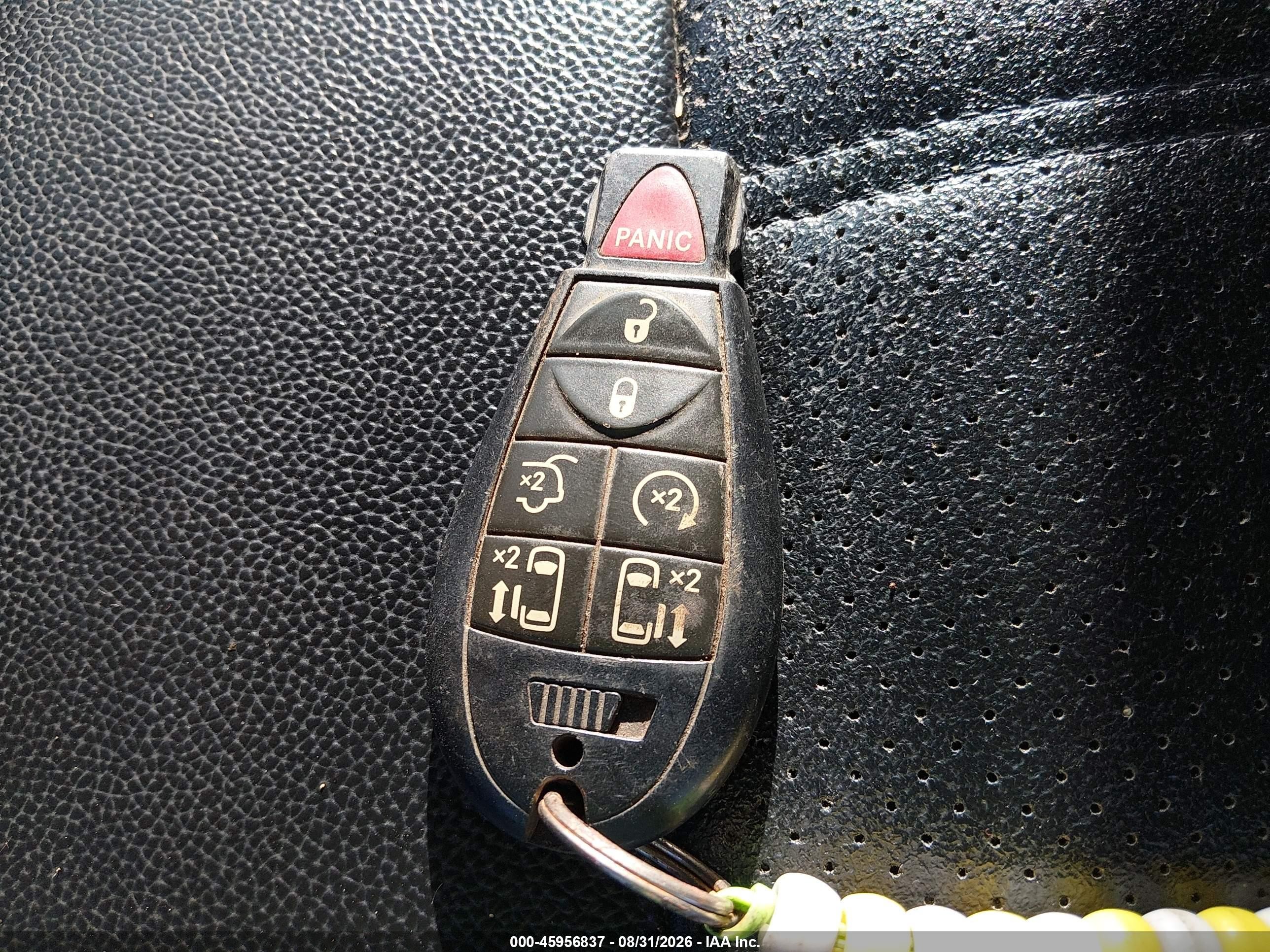 2014 Dodge Grand Caravan R/t White vin: 2C4RDGEG1ER465975