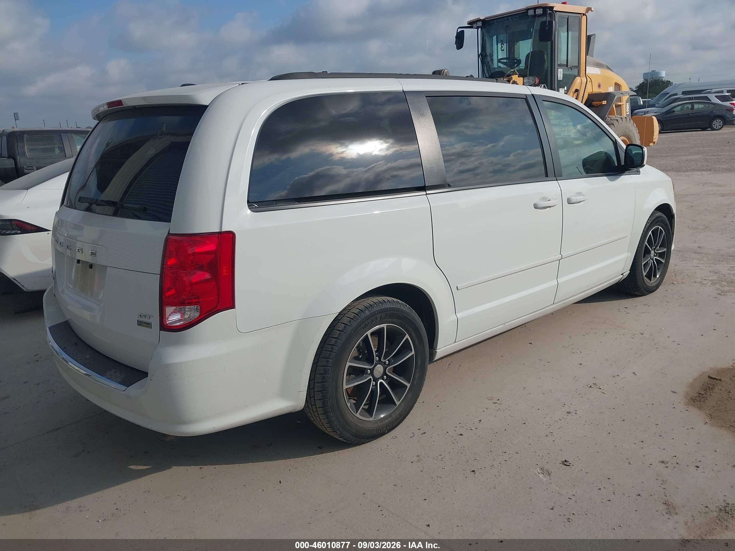 2017 Dodge Grand Caravan Gt White vin: 2C4RDGEG1HR558015