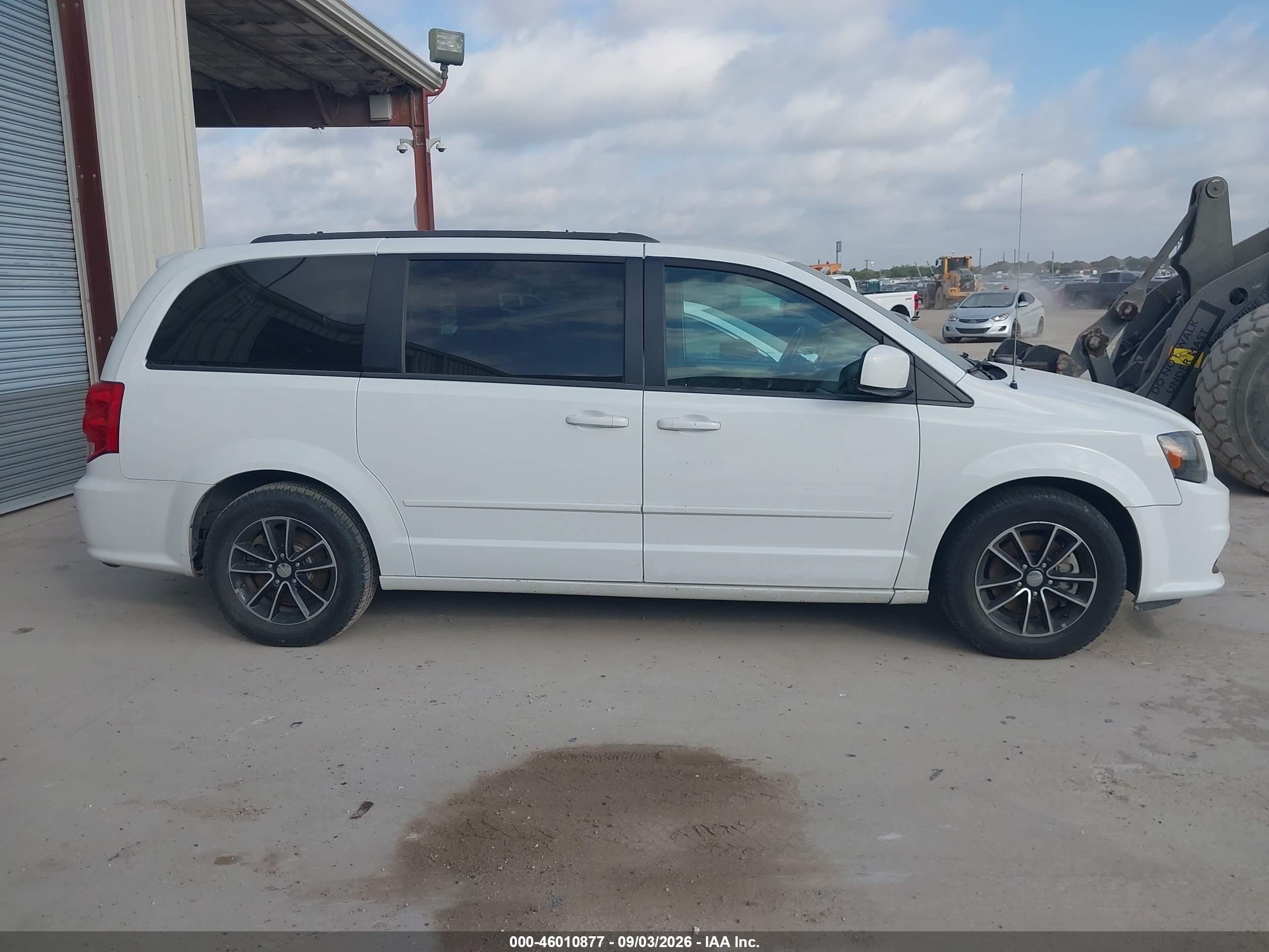 2017 Dodge Grand Caravan Gt White vin: 2C4RDGEG1HR558015