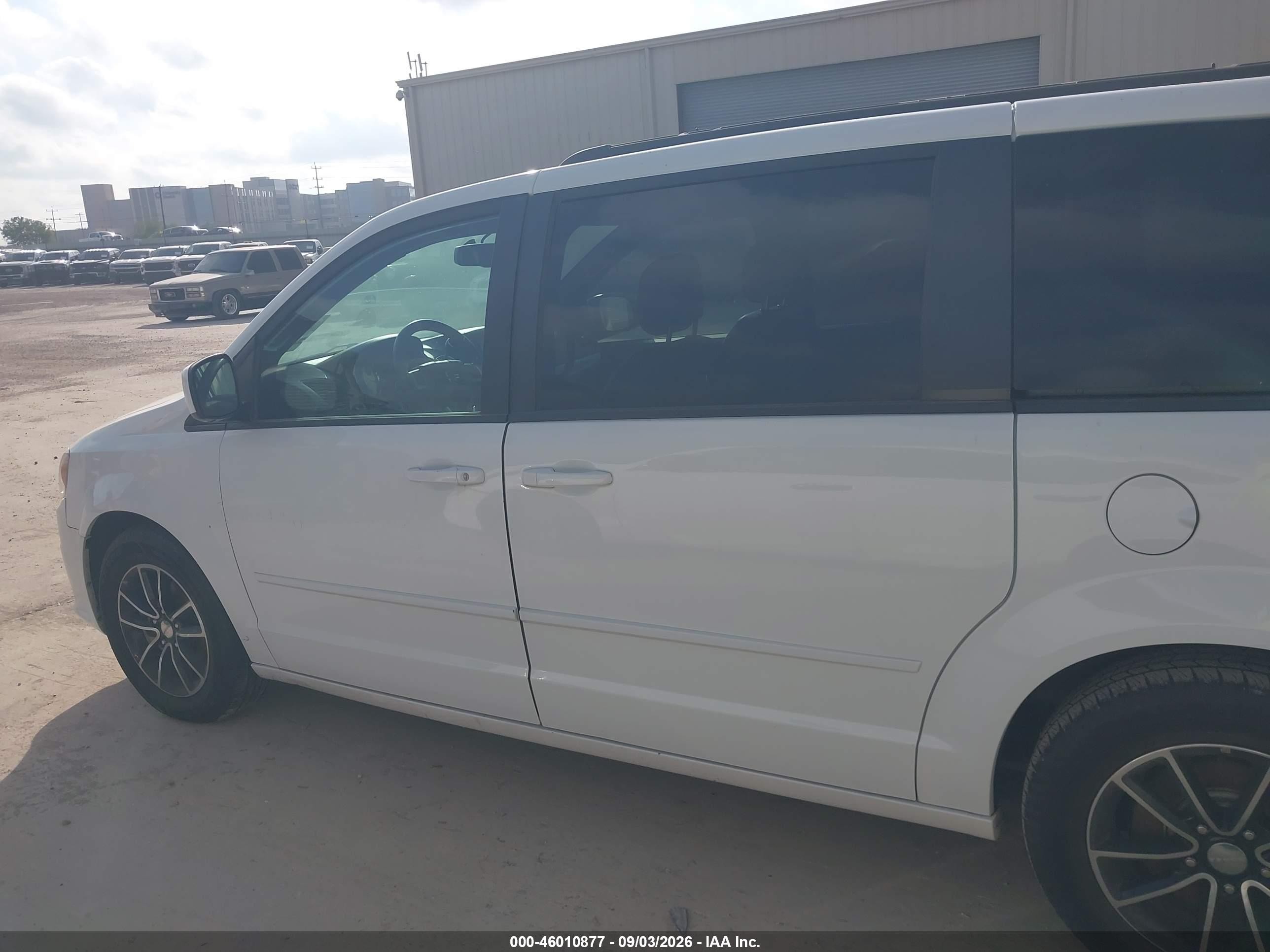 2017 Dodge Grand Caravan Gt White vin: 2C4RDGEG1HR558015