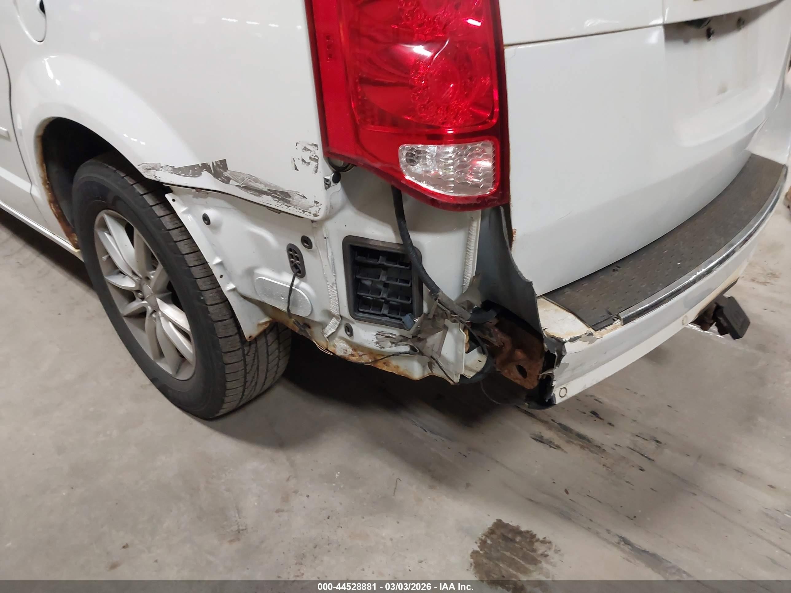 2014 Dodge Grand Caravan R/t Белый vin: 2C4RDGEG2ER137755