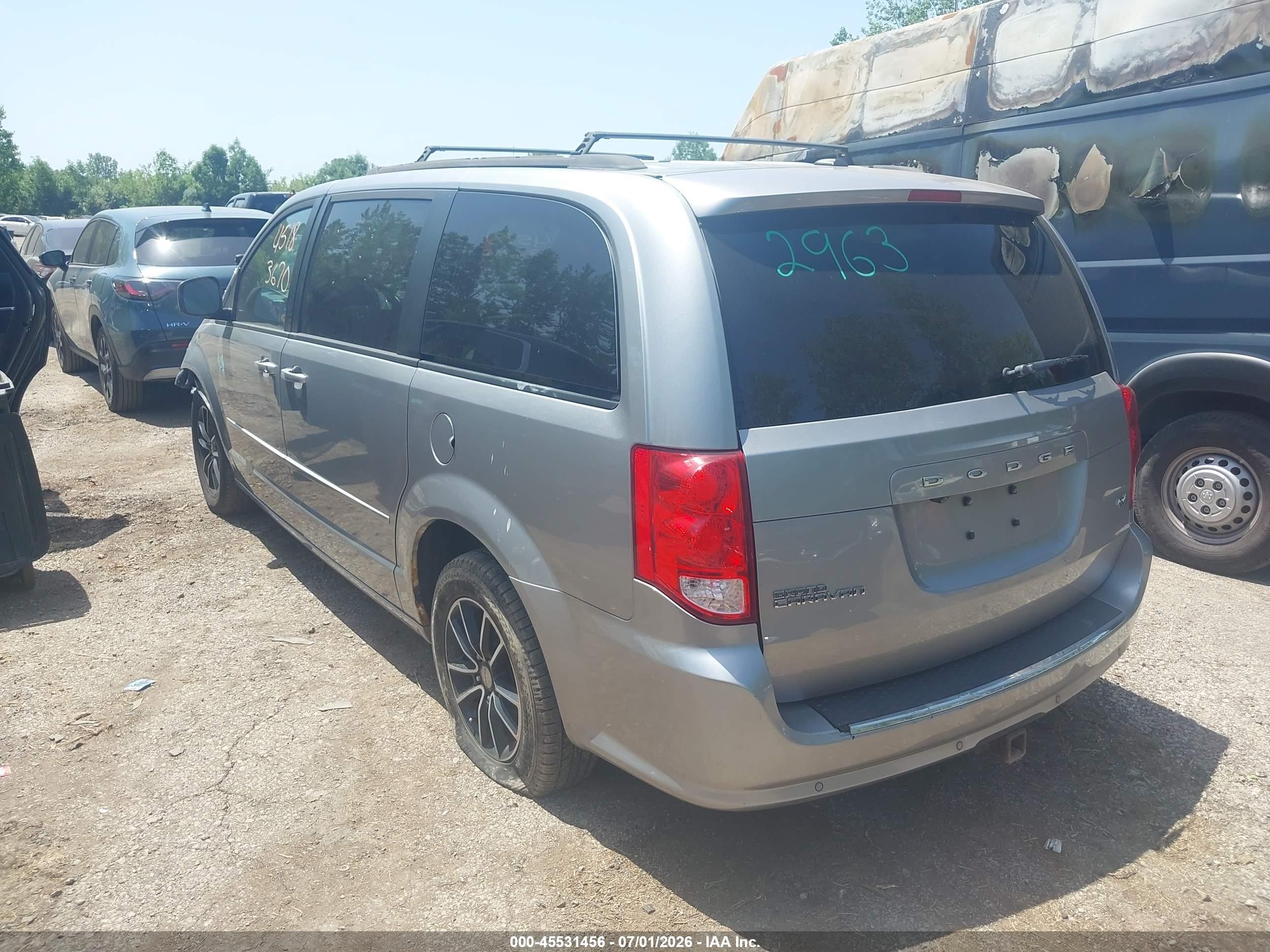 2015 Dodge Grand Caravan R/t Silver vin: 2C4RDGEG2FR683859