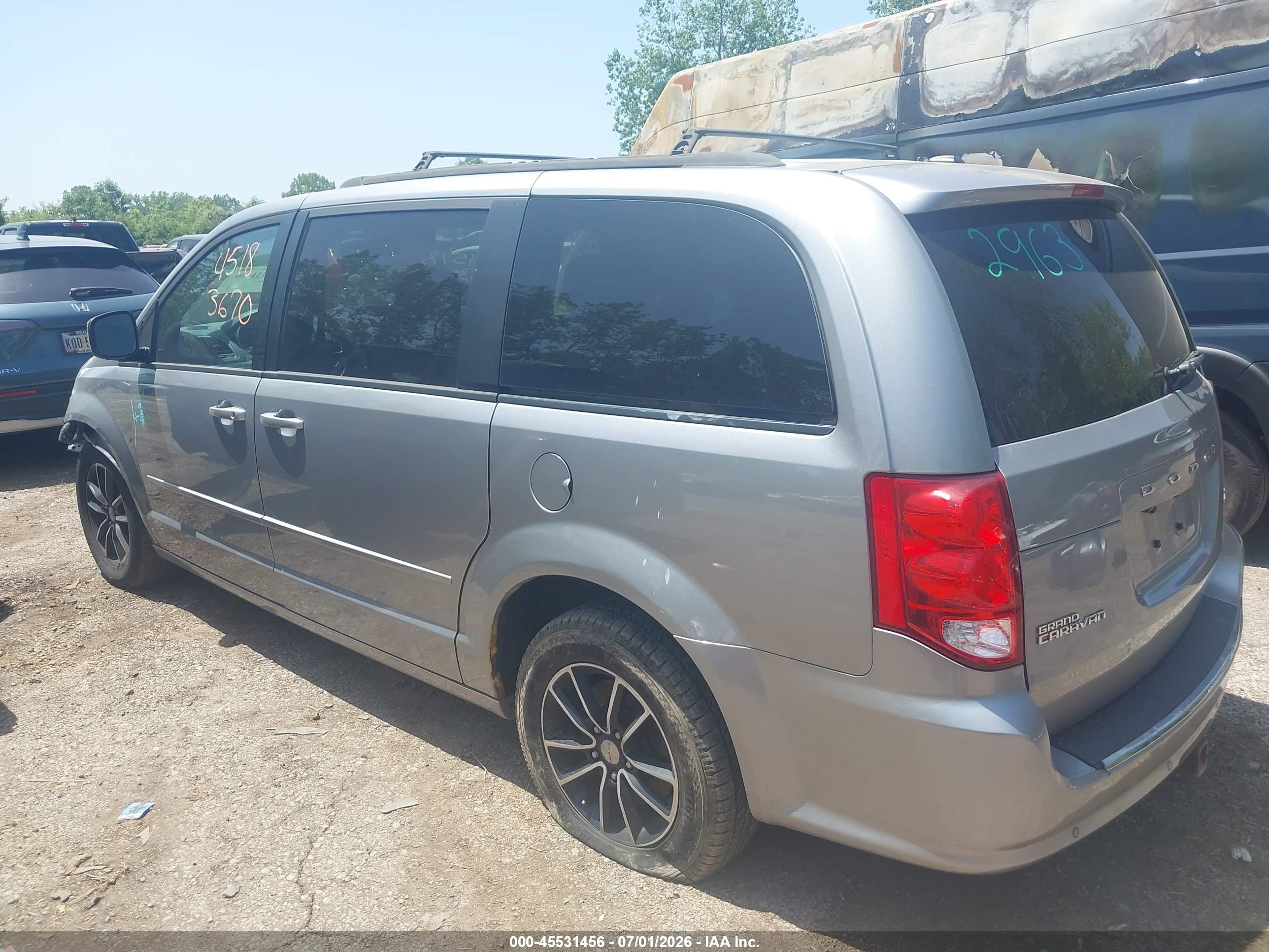 2015 Dodge Grand Caravan R/t Silver vin: 2C4RDGEG2FR683859