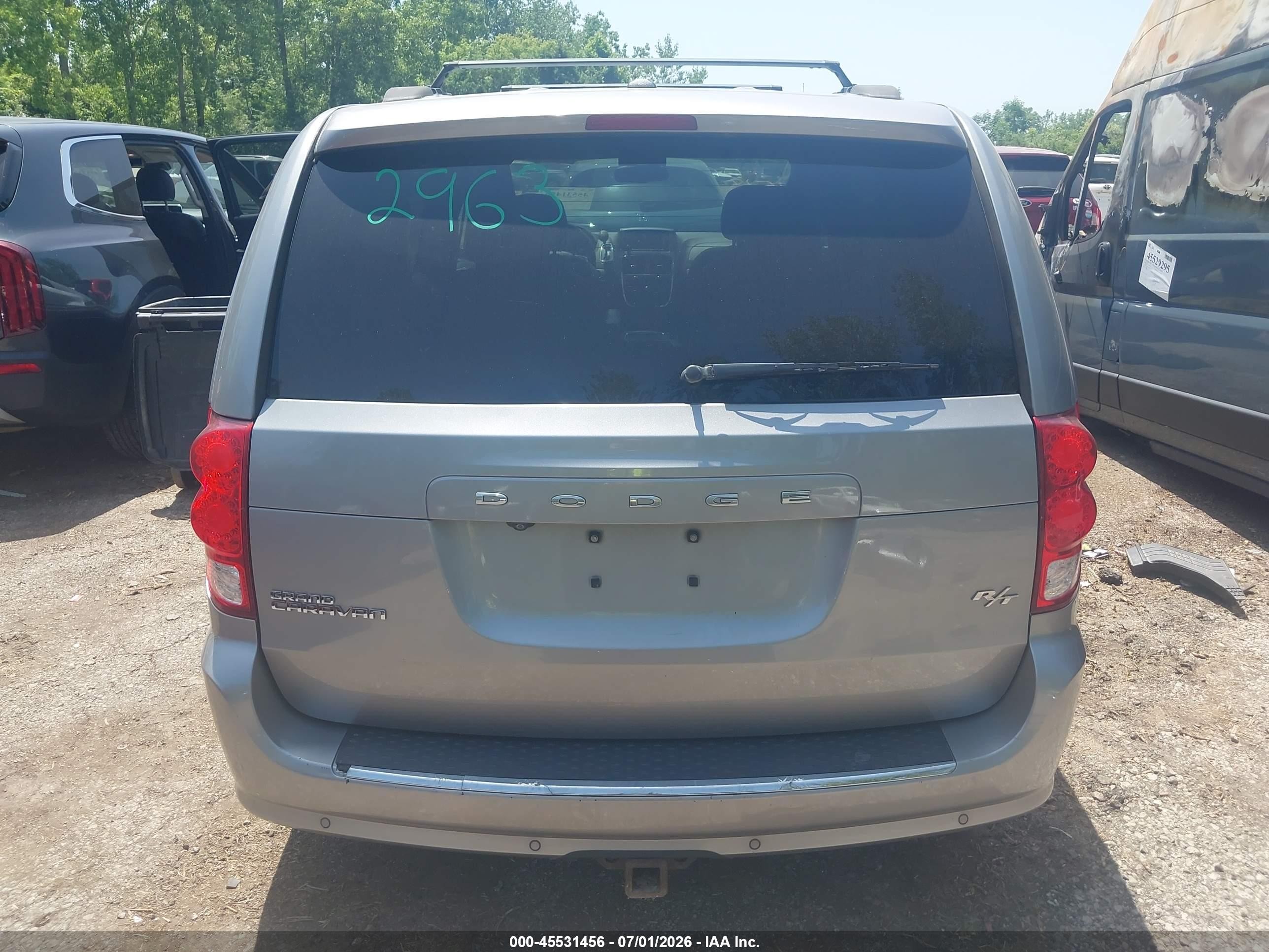 2015 Dodge Grand Caravan R/t Silver vin: 2C4RDGEG2FR683859
