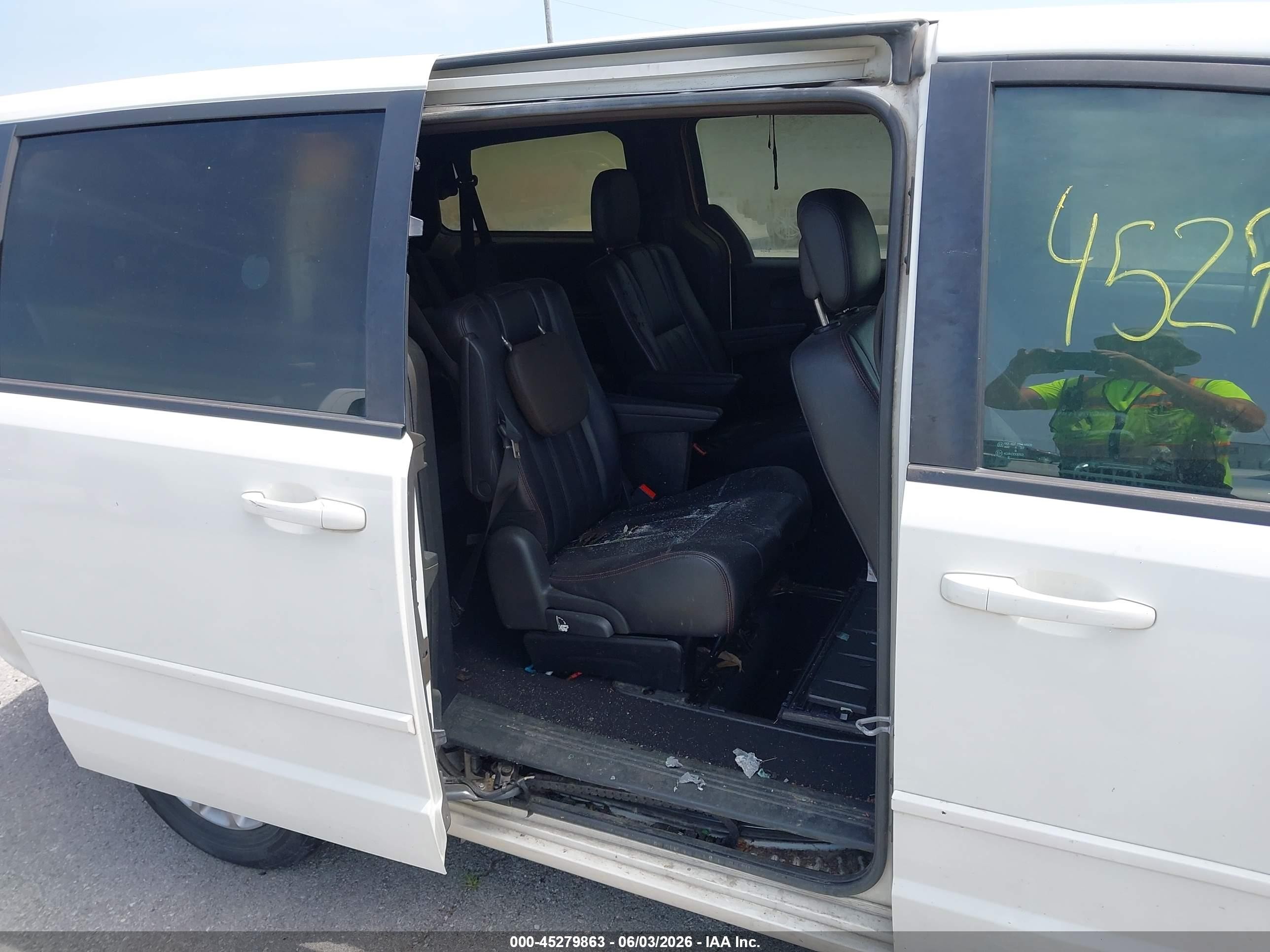 2012 Dodge Grand Caravan R/t White vin: 2C4RDGEG4CR264875