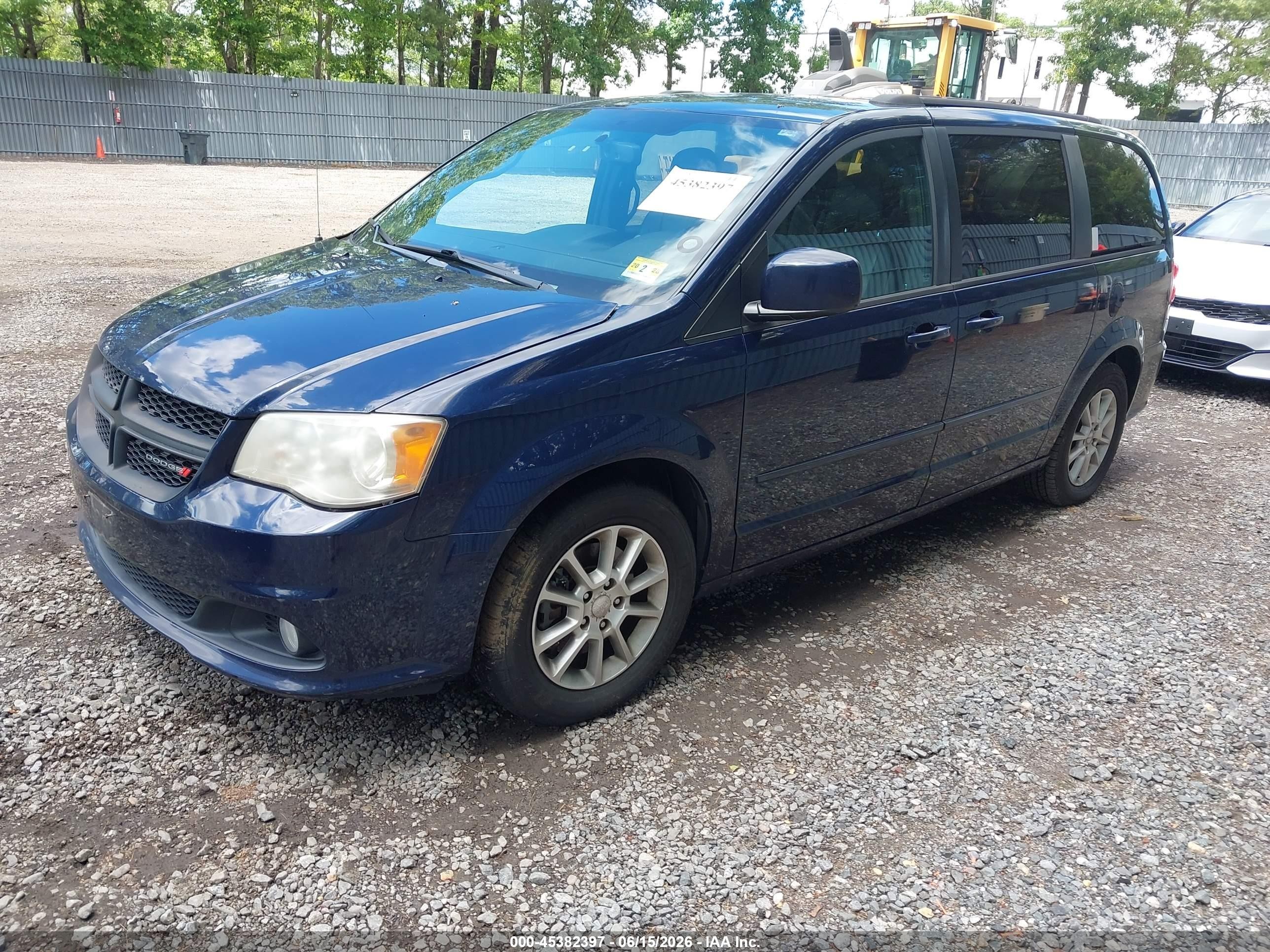 2013 Dodge Grand Caravan R/t Blue vin: 2C4RDGEG4DR656191