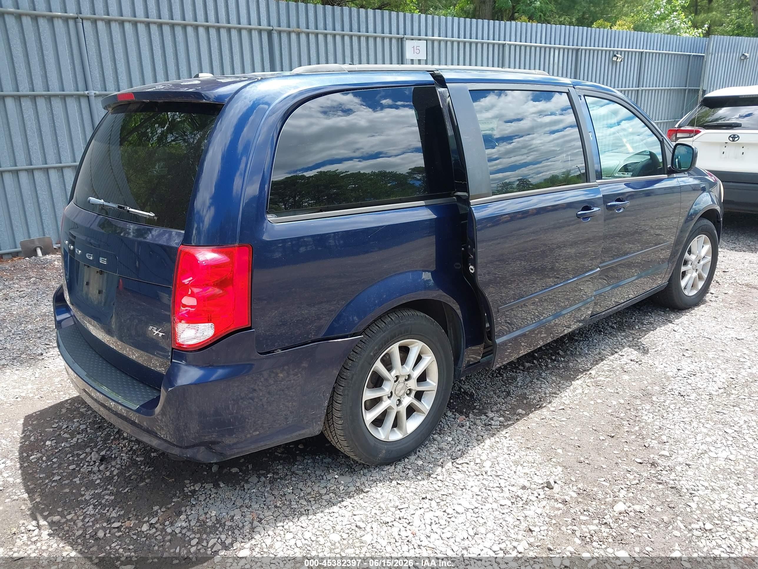 2013 Dodge Grand Caravan R/t Blue vin: 2C4RDGEG4DR656191