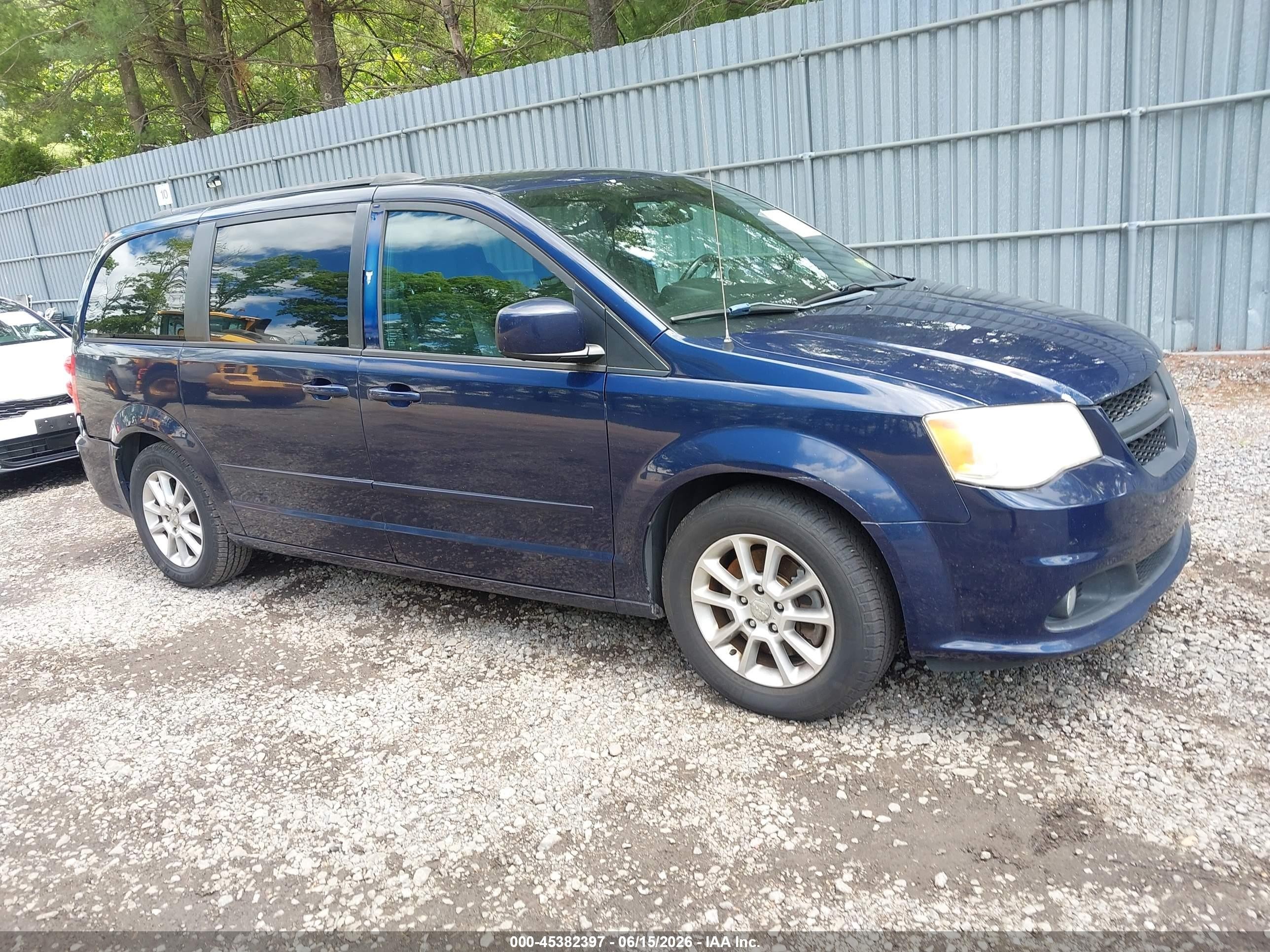 2013 Dodge Grand Caravan R/t Blue vin: 2C4RDGEG4DR656191