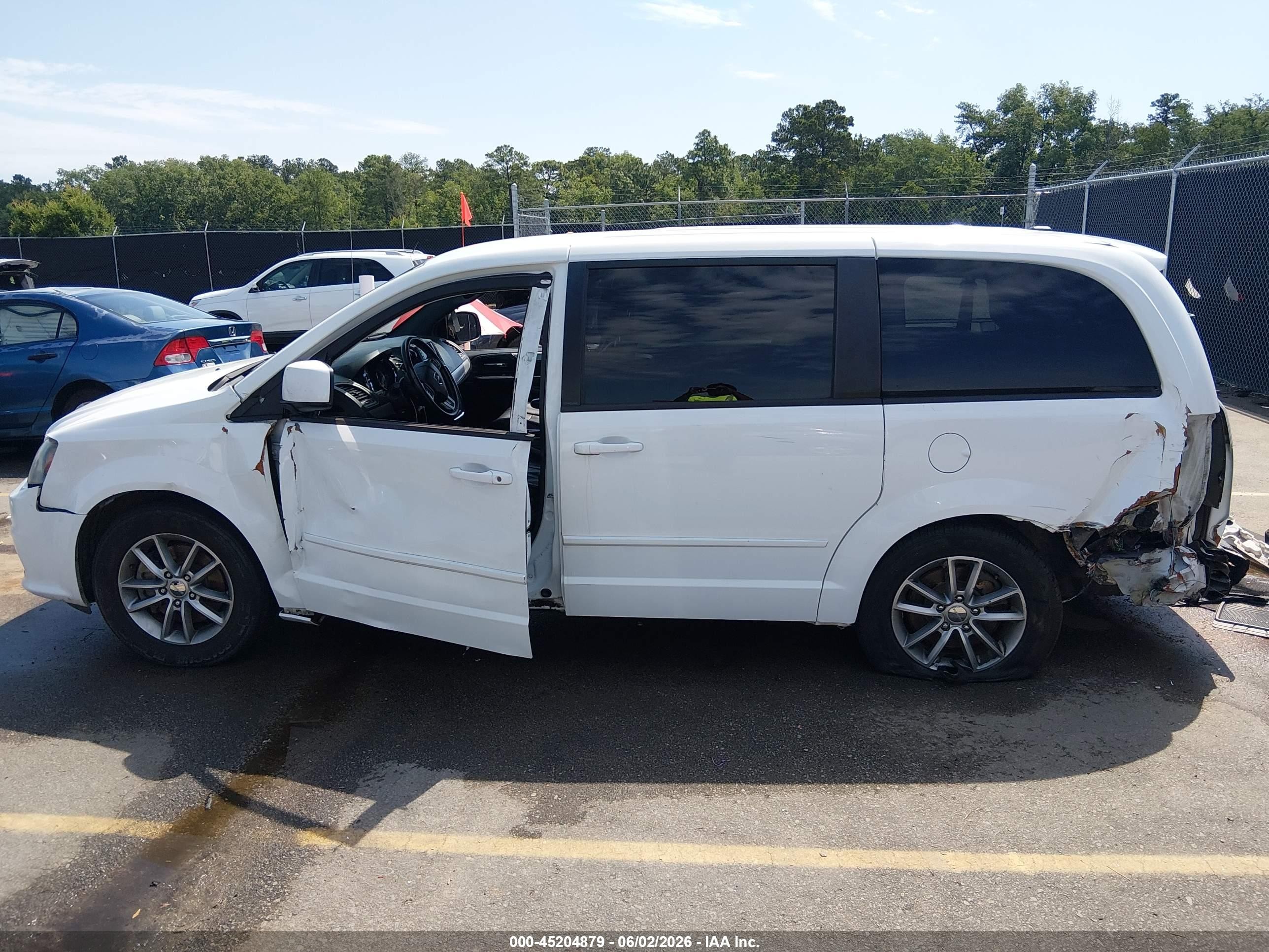 2014 Dodge Grand Caravan R/t White vin: 2C4RDGEG5ER190238