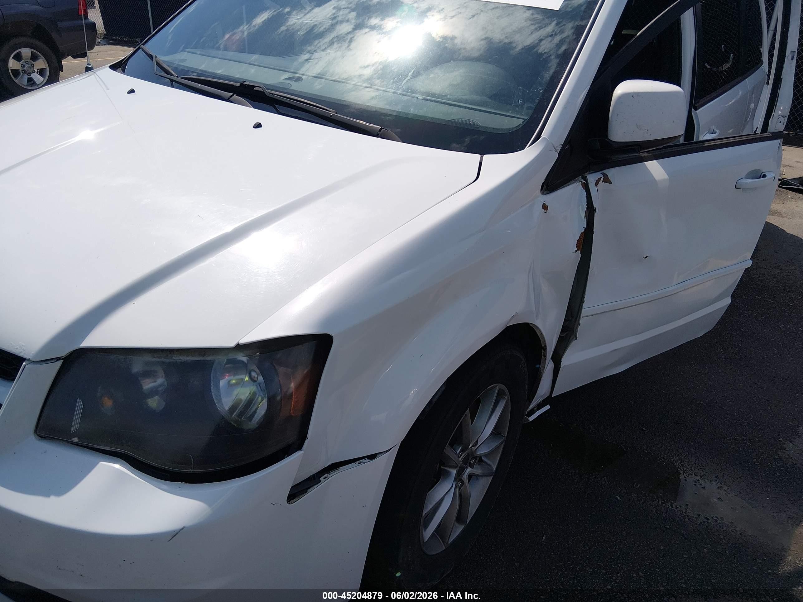 2014 Dodge Grand Caravan R/t White vin: 2C4RDGEG5ER190238