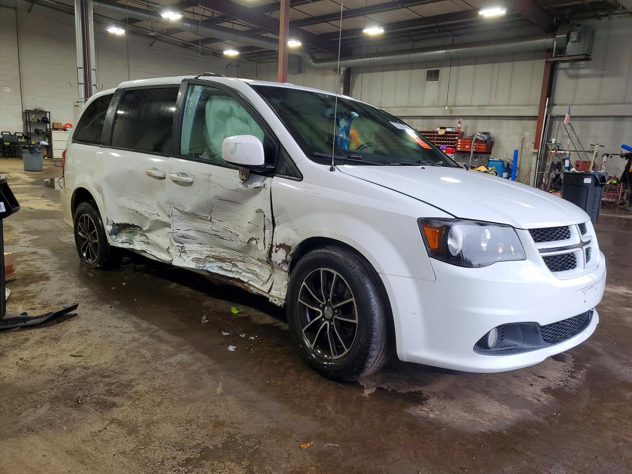 2018 Dodge Grand Caravan Gt White vin: 2C4RDGEG5JR335384